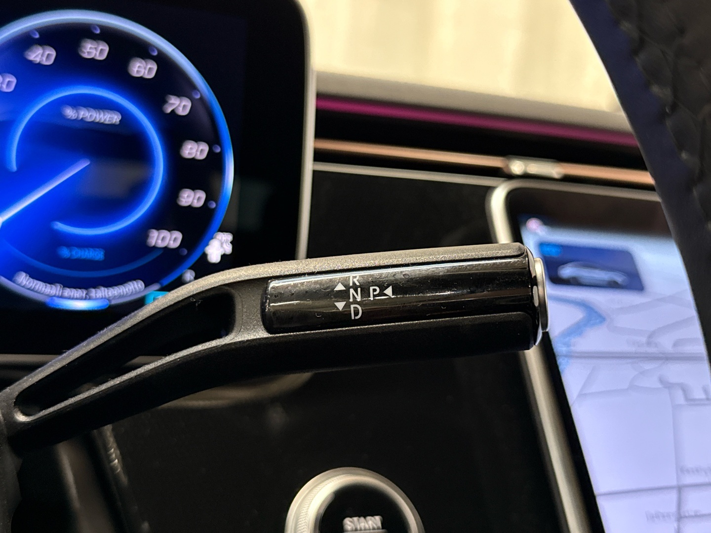 MERCEDES-BENZ EQE 2025