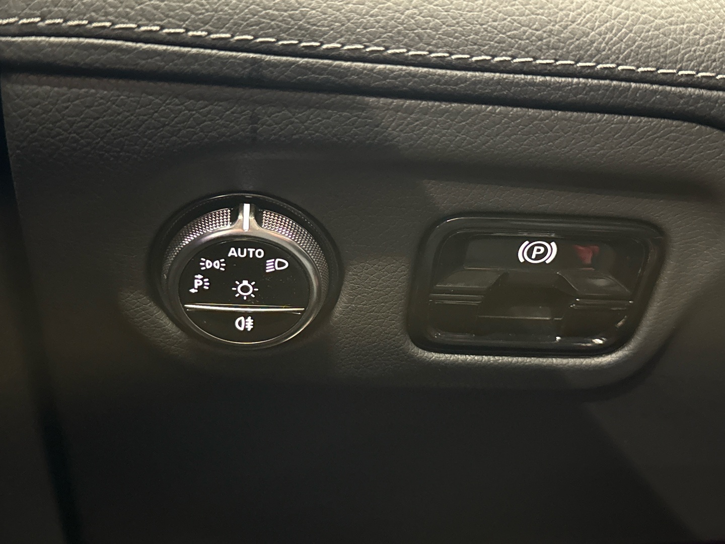 MERCEDES-BENZ EQE 2025