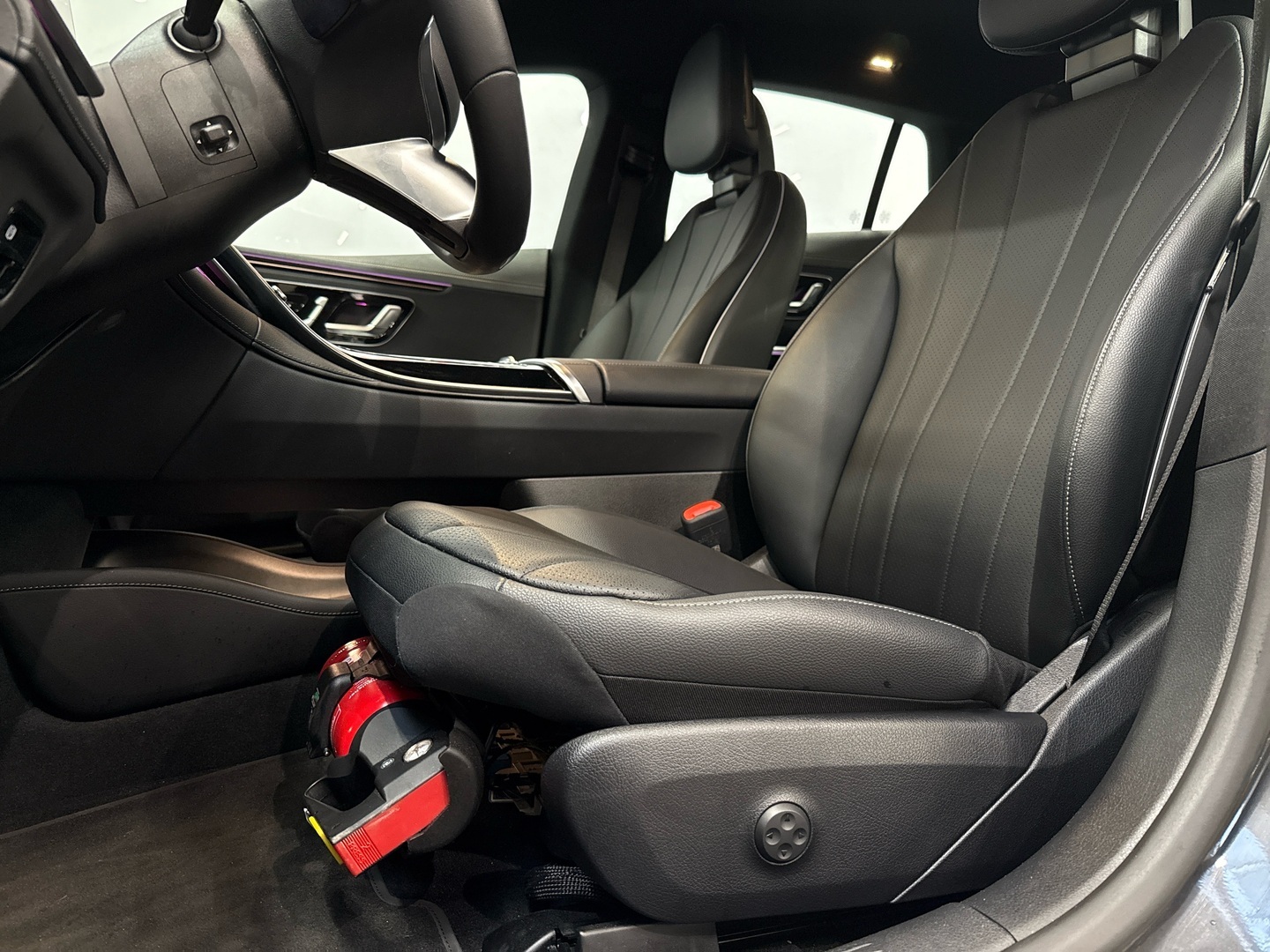 MERCEDES-BENZ EQE 2025