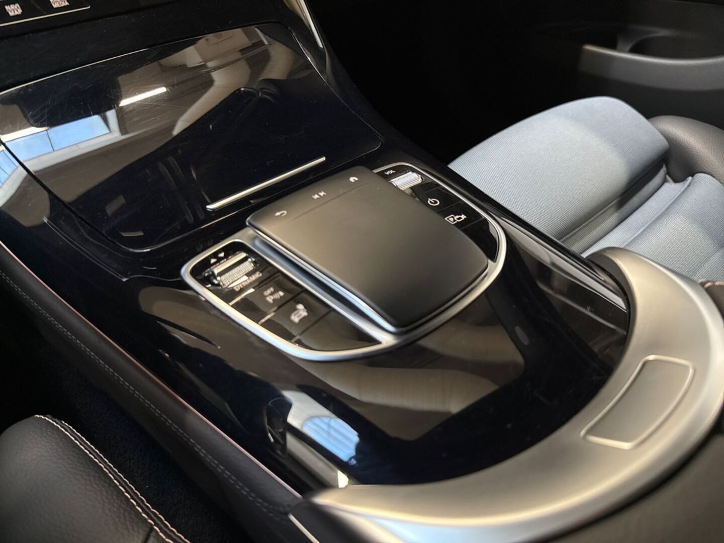 MERCEDES-BENZ EQC 2022