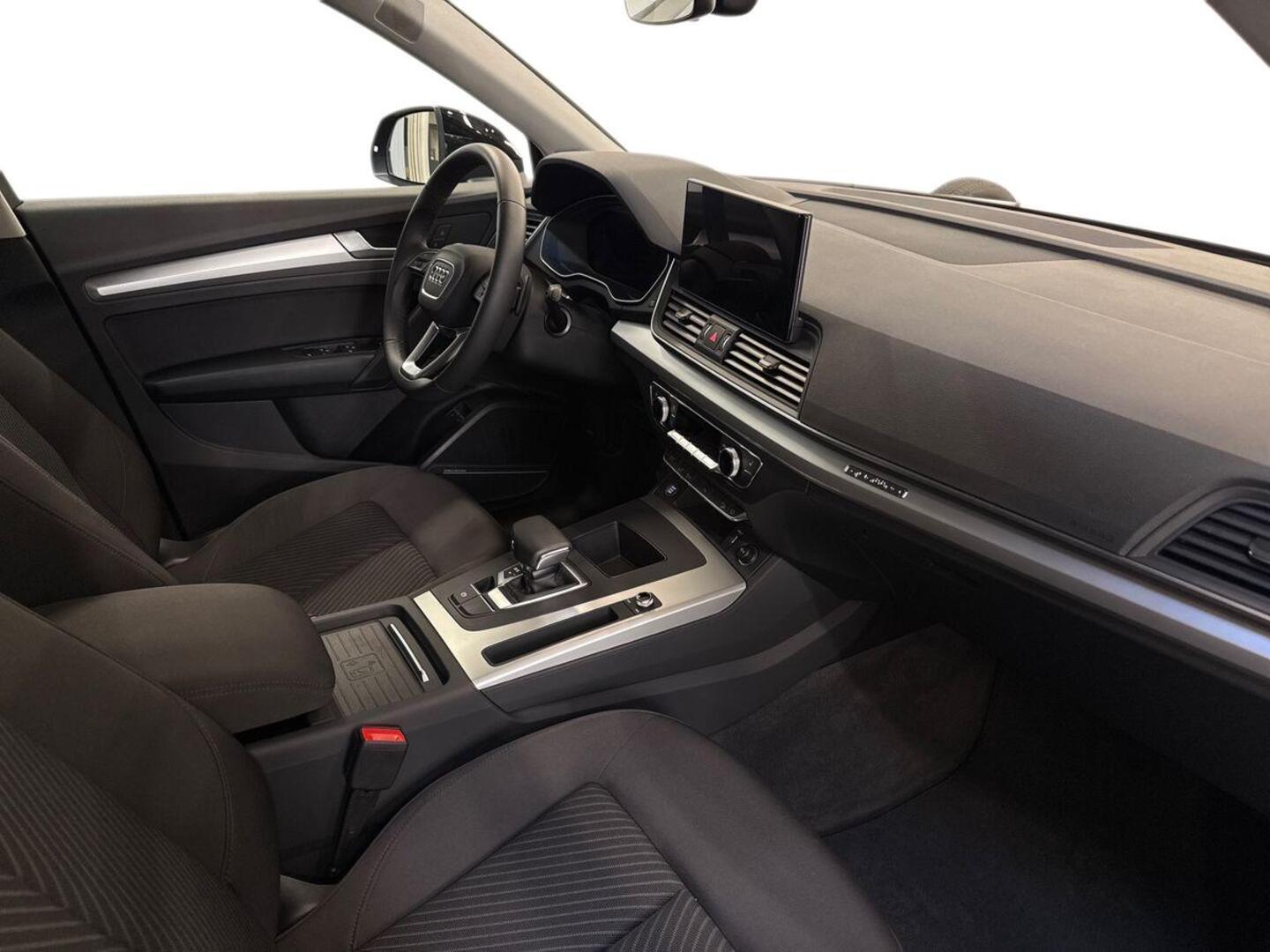AUDI Q5 2024