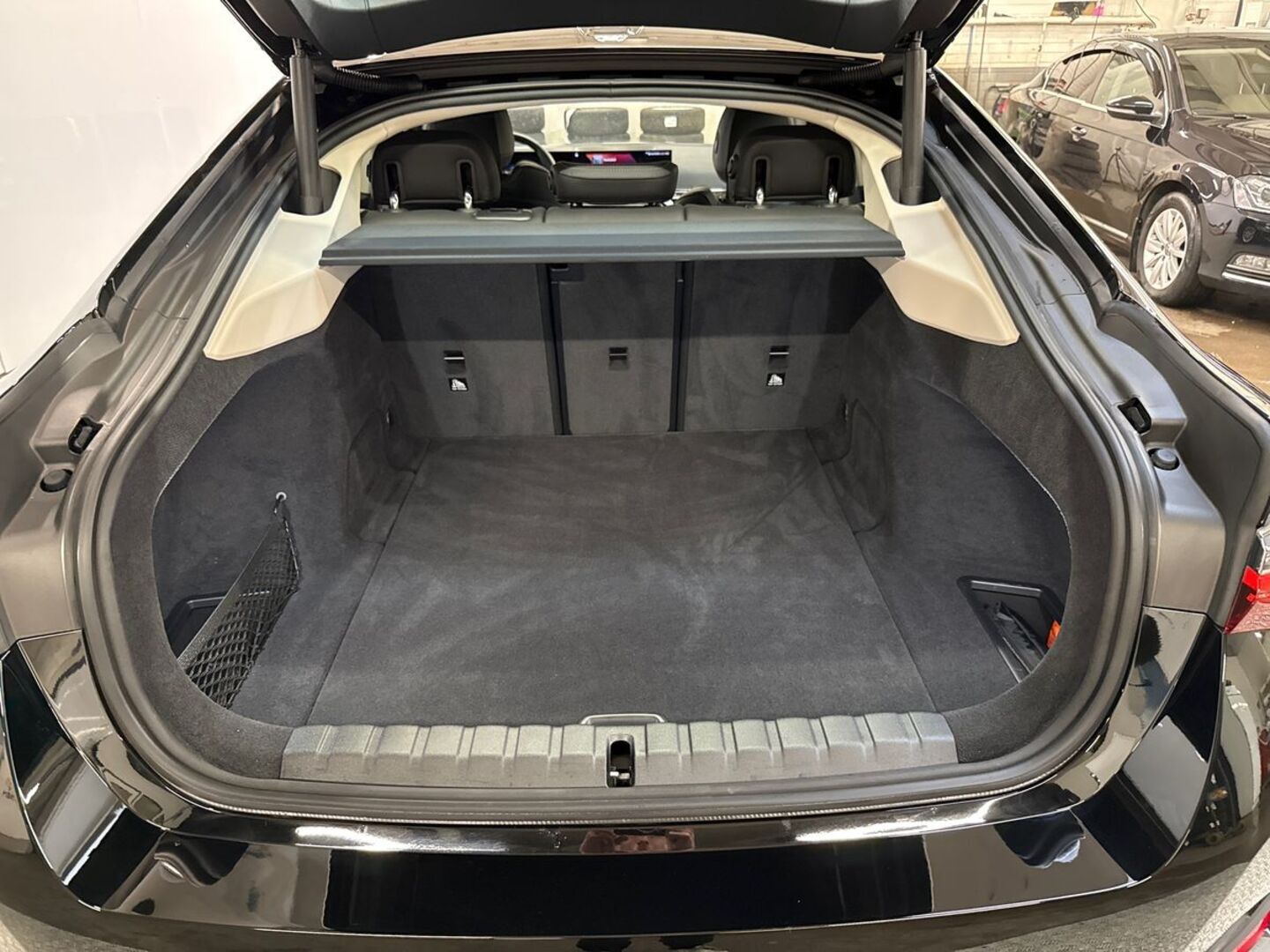 BMW i4 11