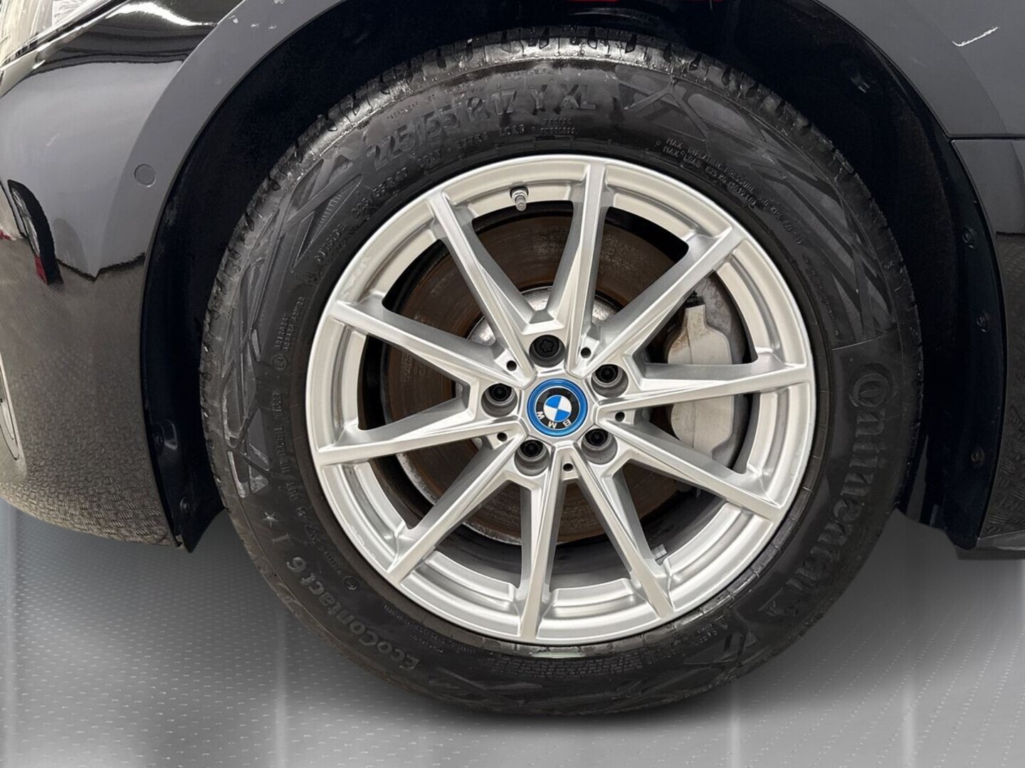 BMW i4 13