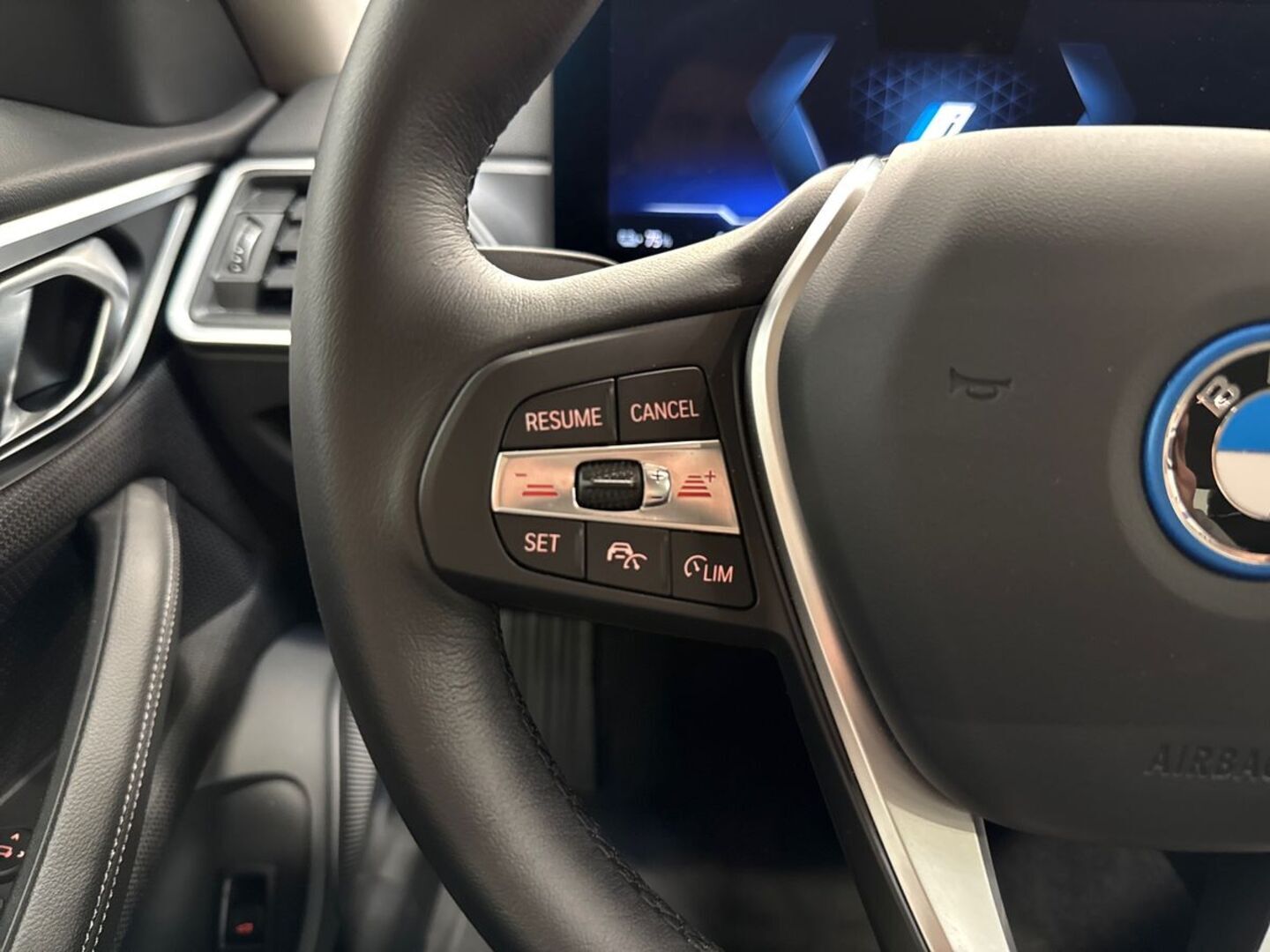 BMW i4 17
