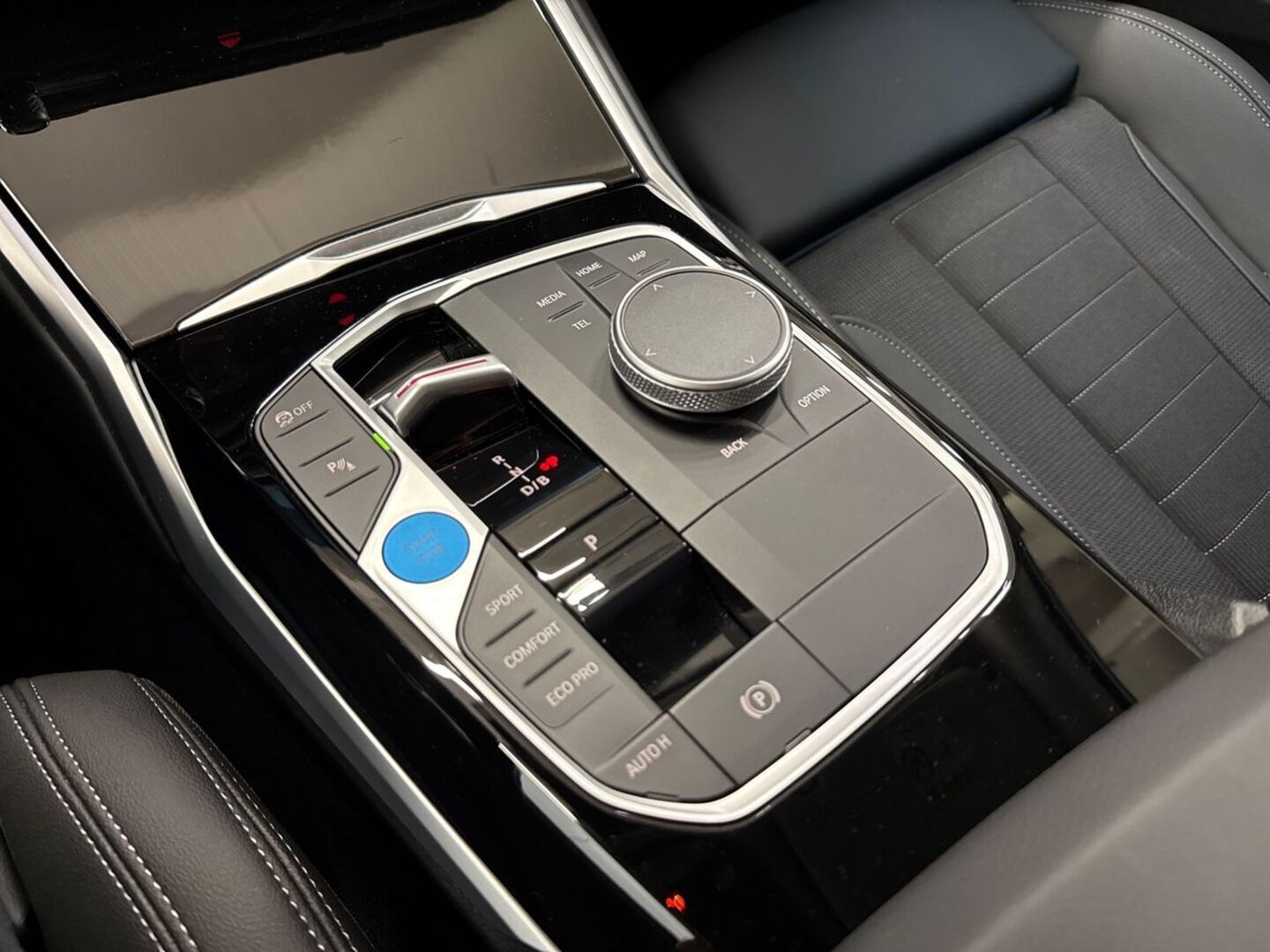 BMW i4 26