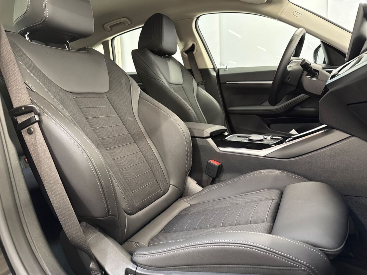 BMW i4 33