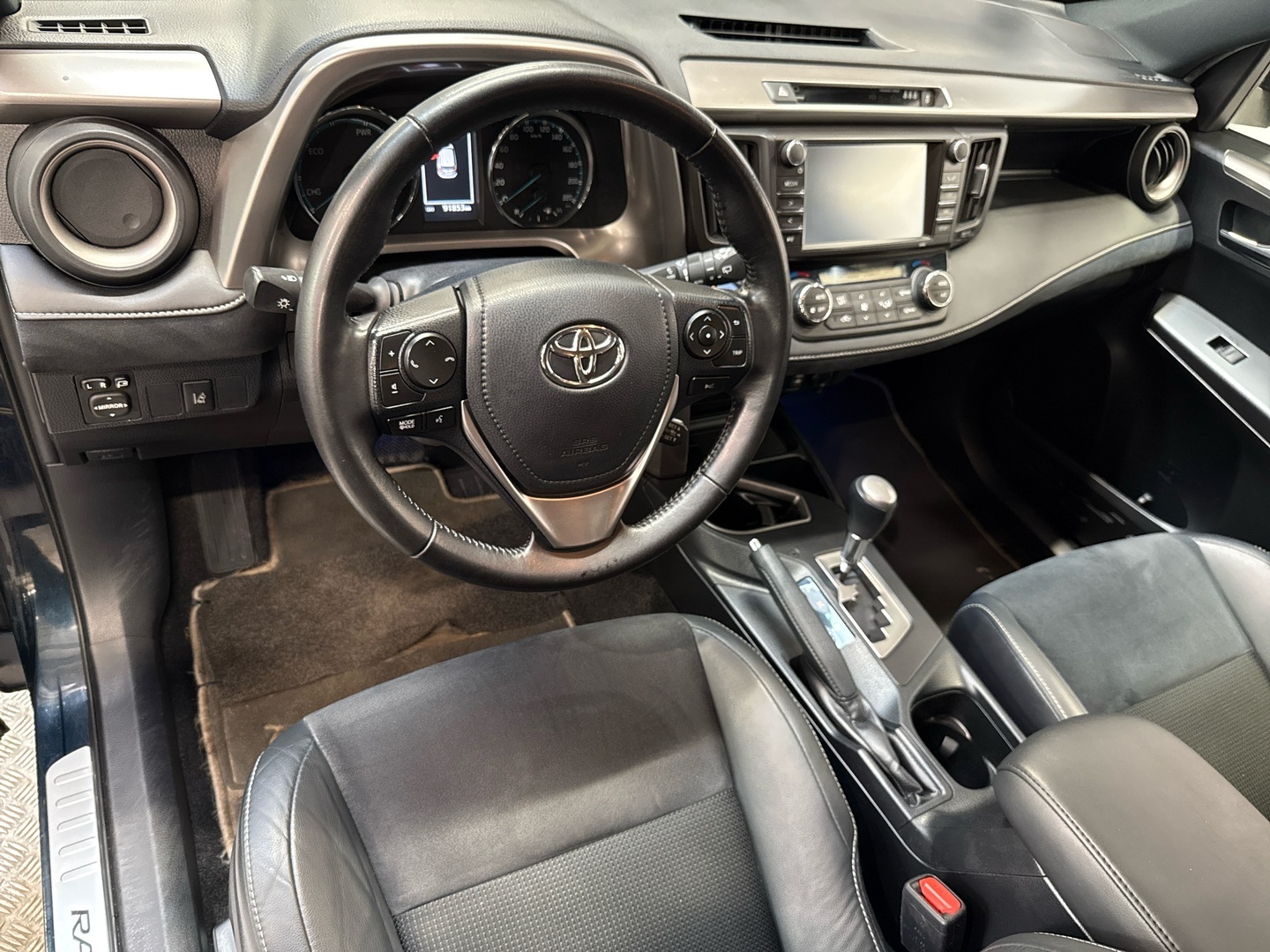 TOYOTA RAV4 2017