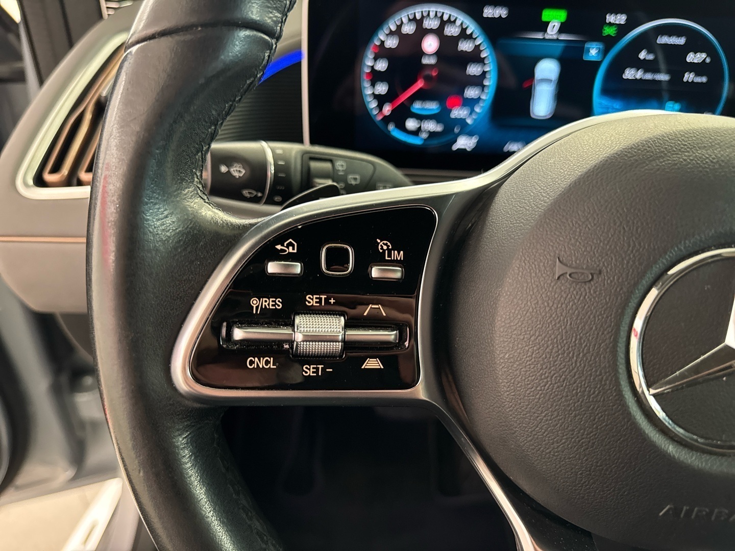 MERCEDES-BENZ EQC 2020