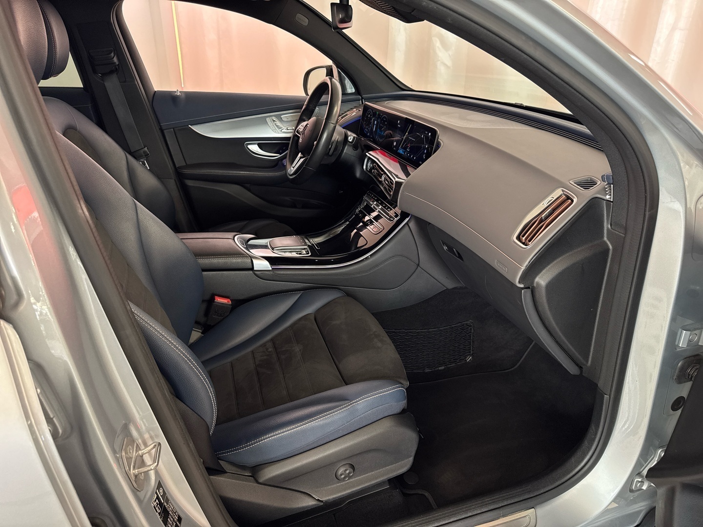 MERCEDES-BENZ EQC 2020