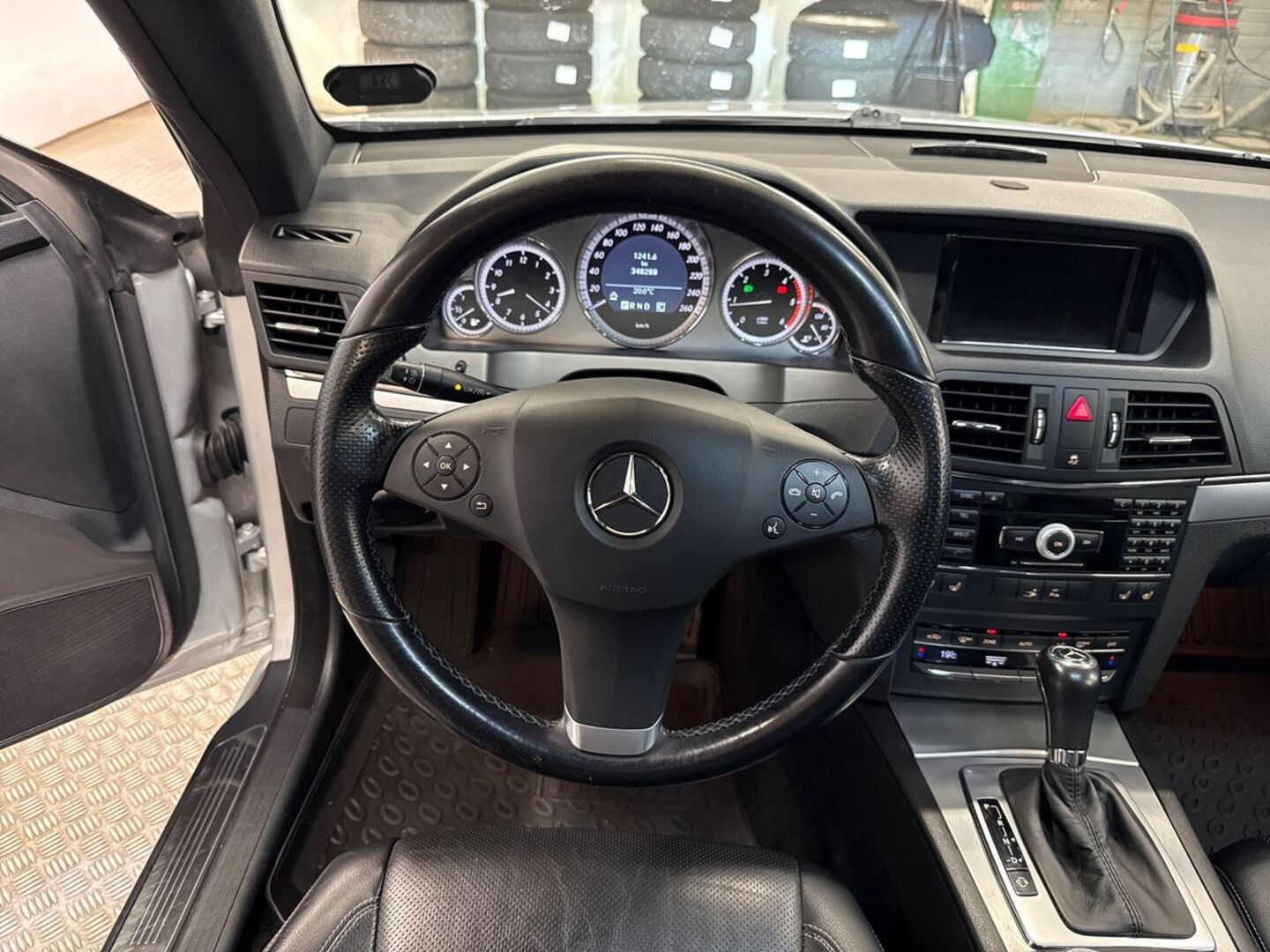 MERCEDES-BENZ E 19