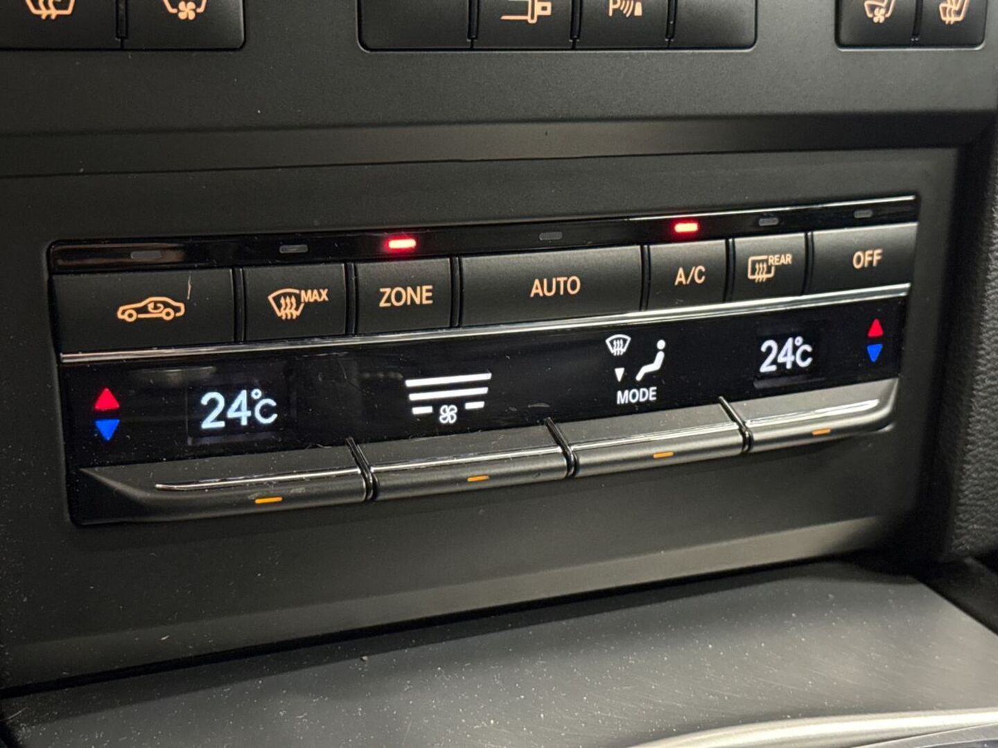 MERCEDES-BENZ E 26