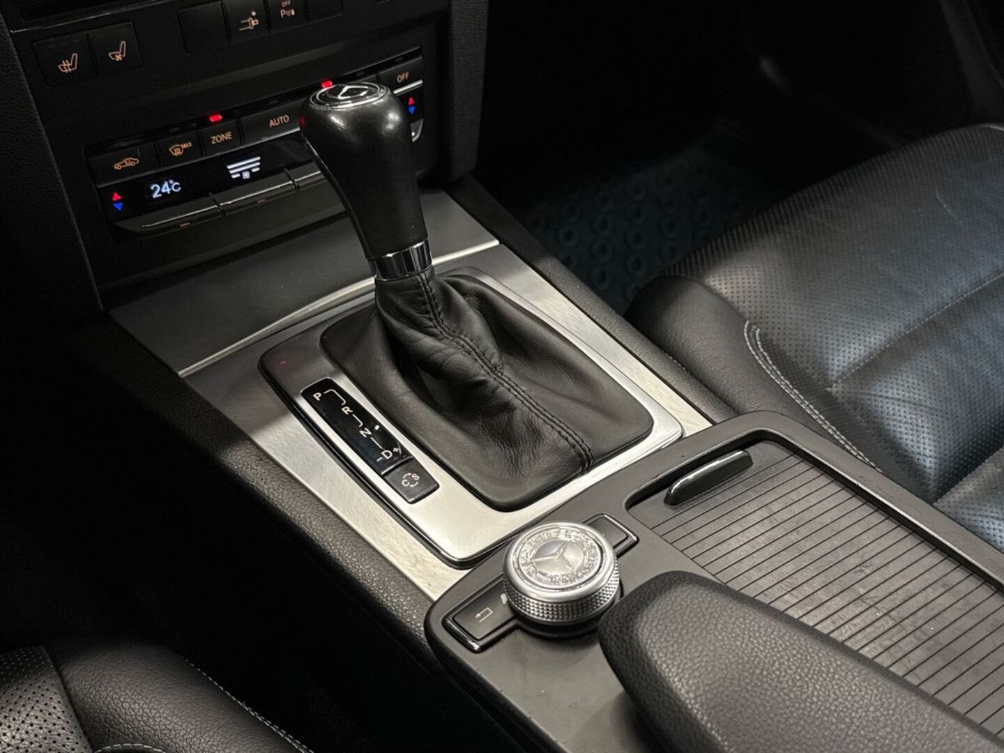 MERCEDES-BENZ E 29
