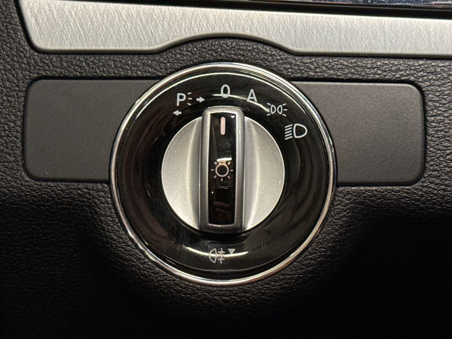 MERCEDES-BENZ E 30