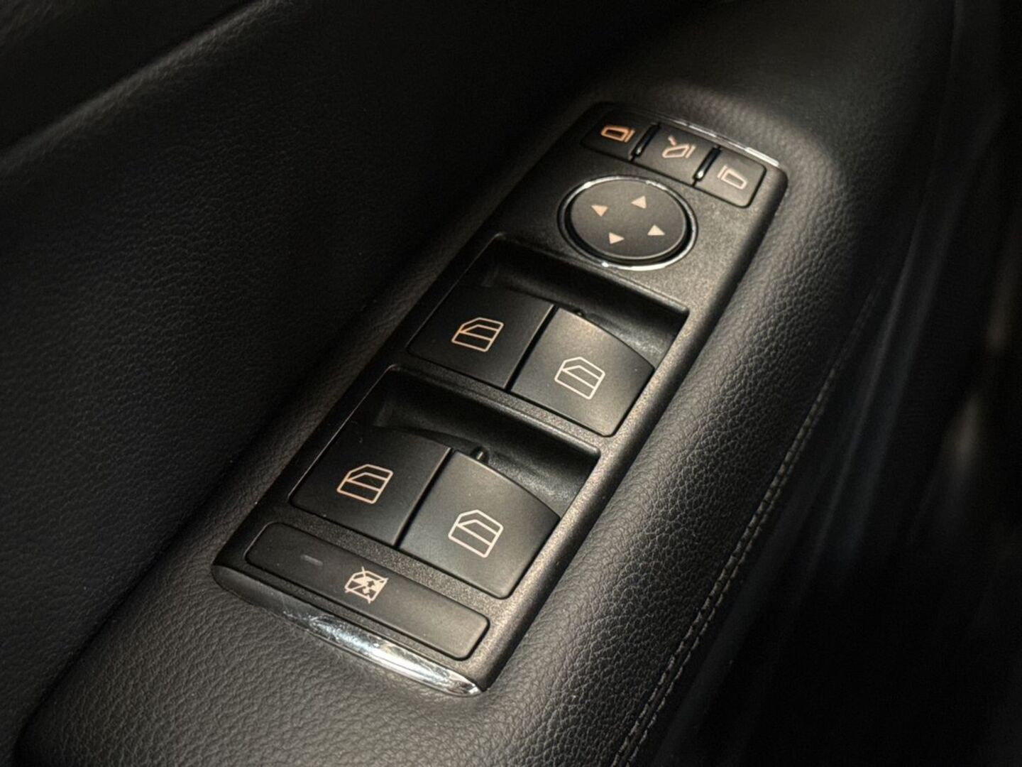 MERCEDES-BENZ E 31