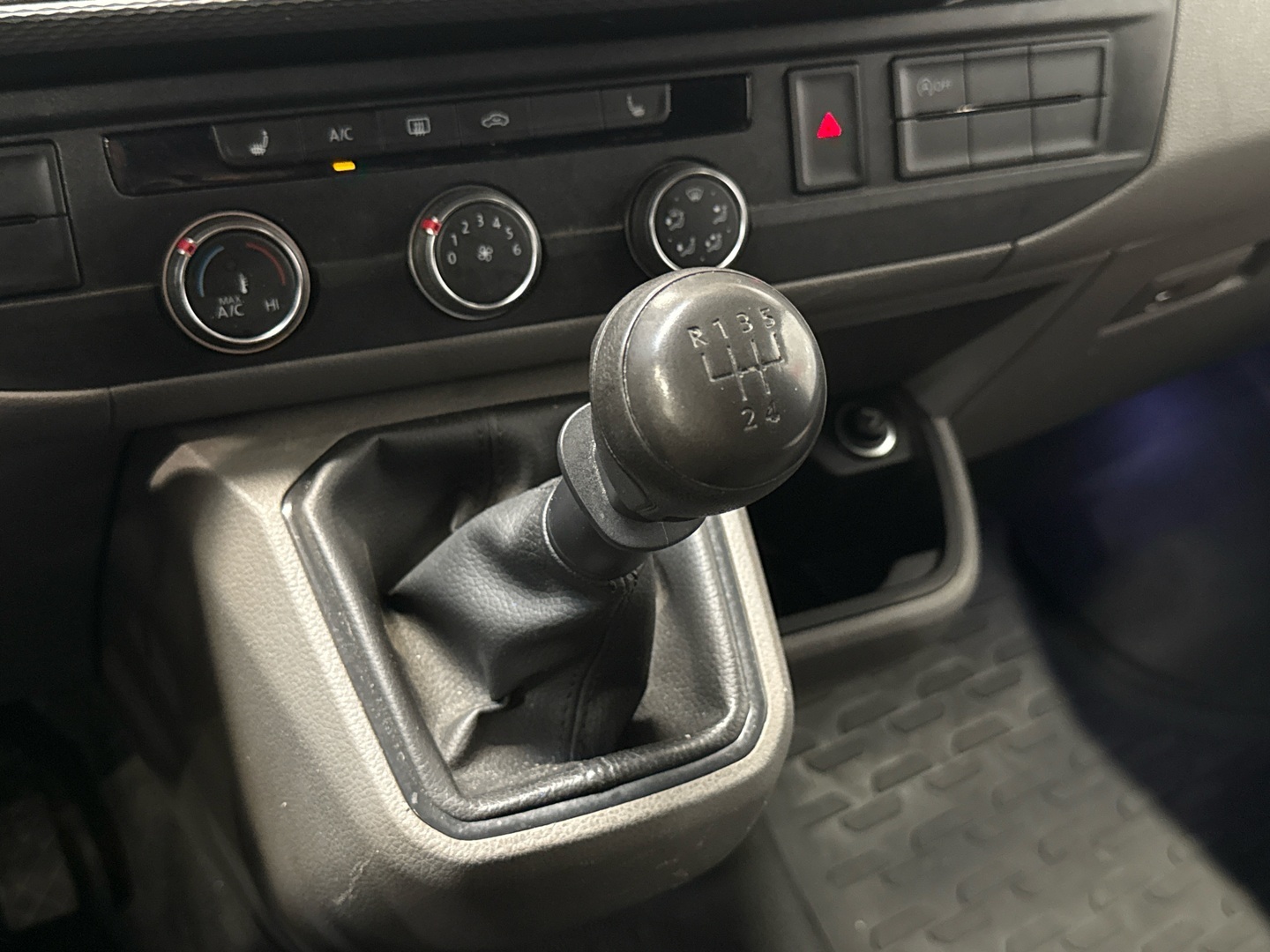 VOLKSWAGEN Transporter 2021