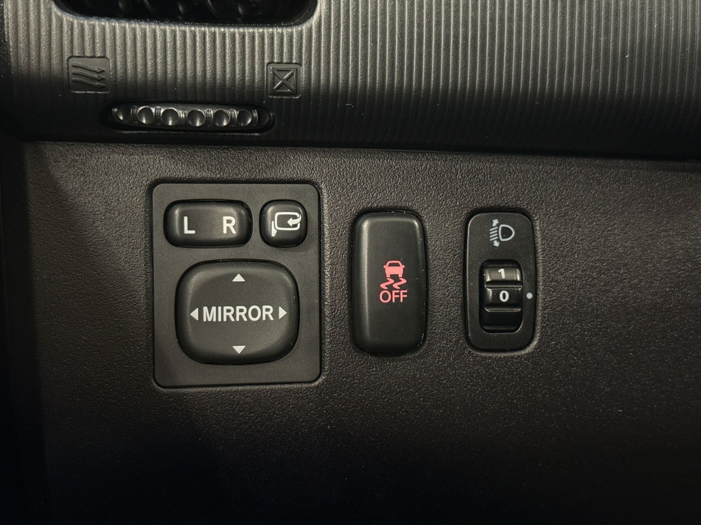 MITSUBISHI L200 2015