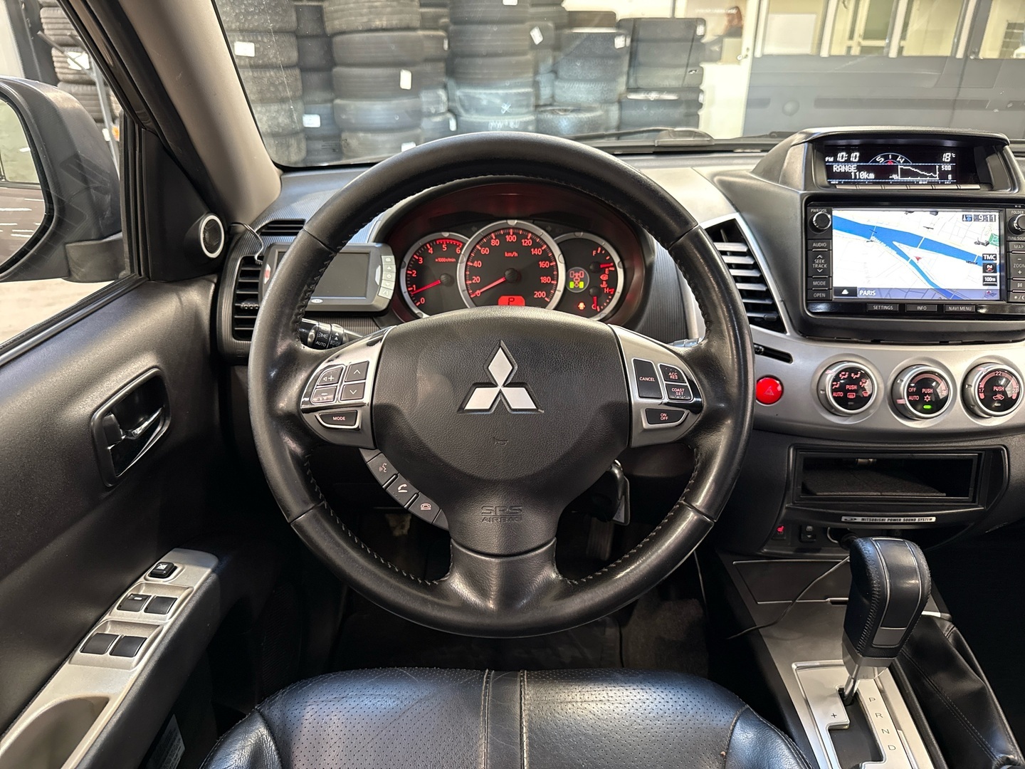 MITSUBISHI L200 2015