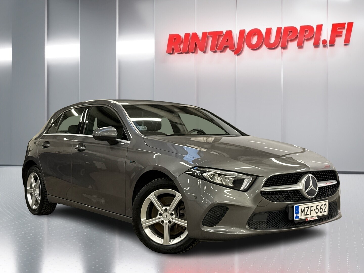MERCEDES-BENZ A 2022