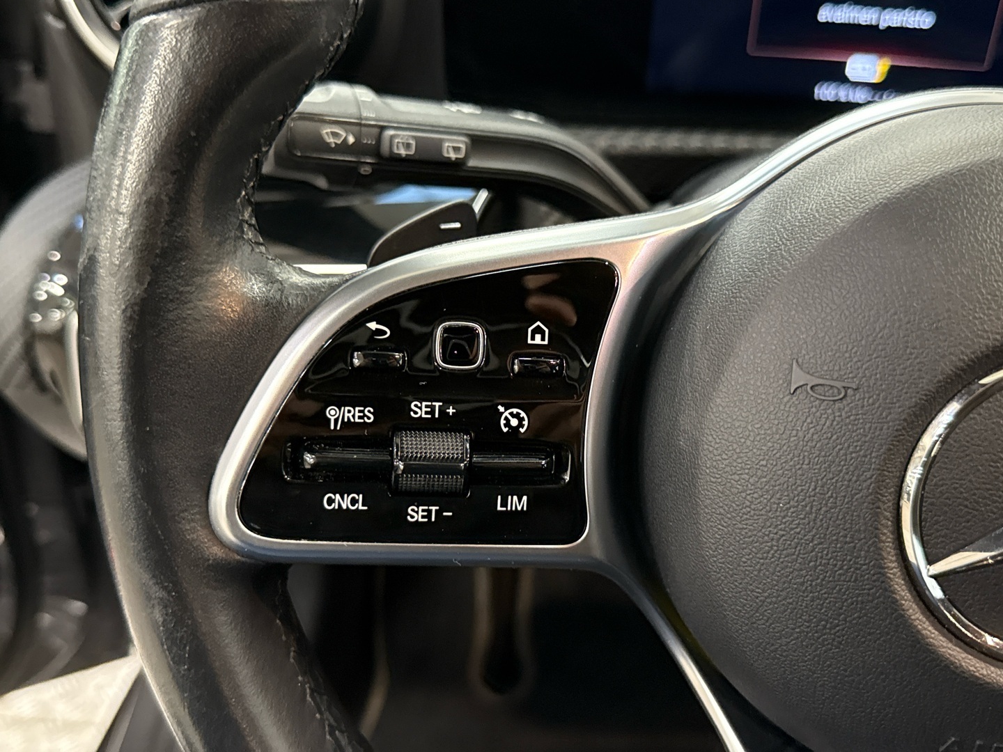 MERCEDES-BENZ A 2022