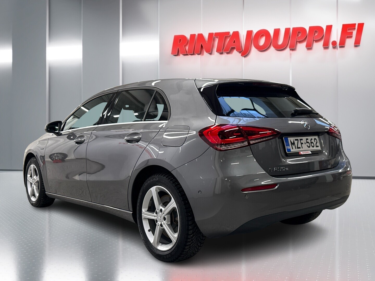 MERCEDES-BENZ A 2022