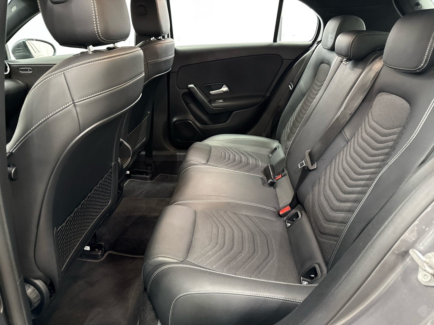 MERCEDES-BENZ A 2022