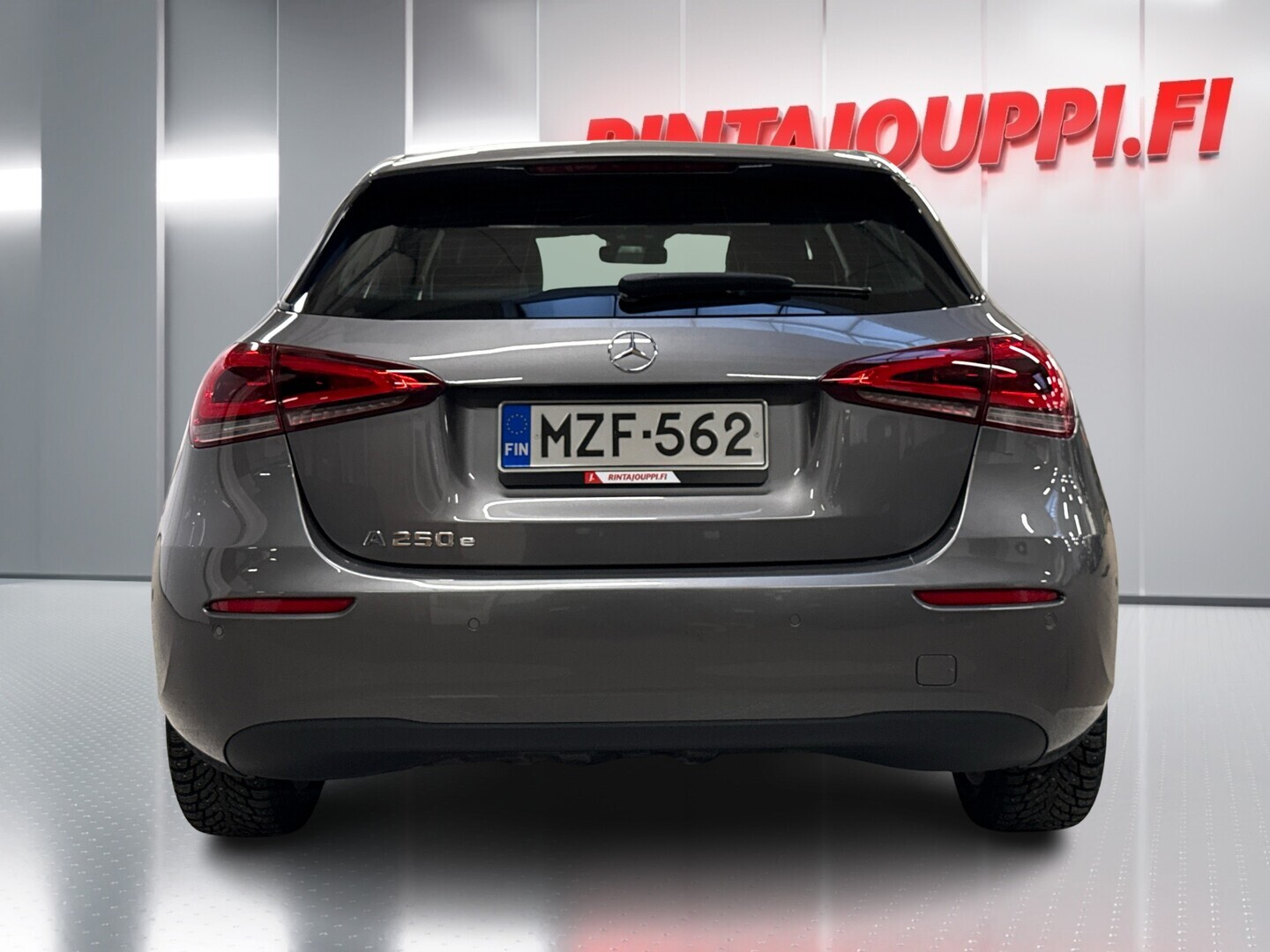 MERCEDES-BENZ A 2022