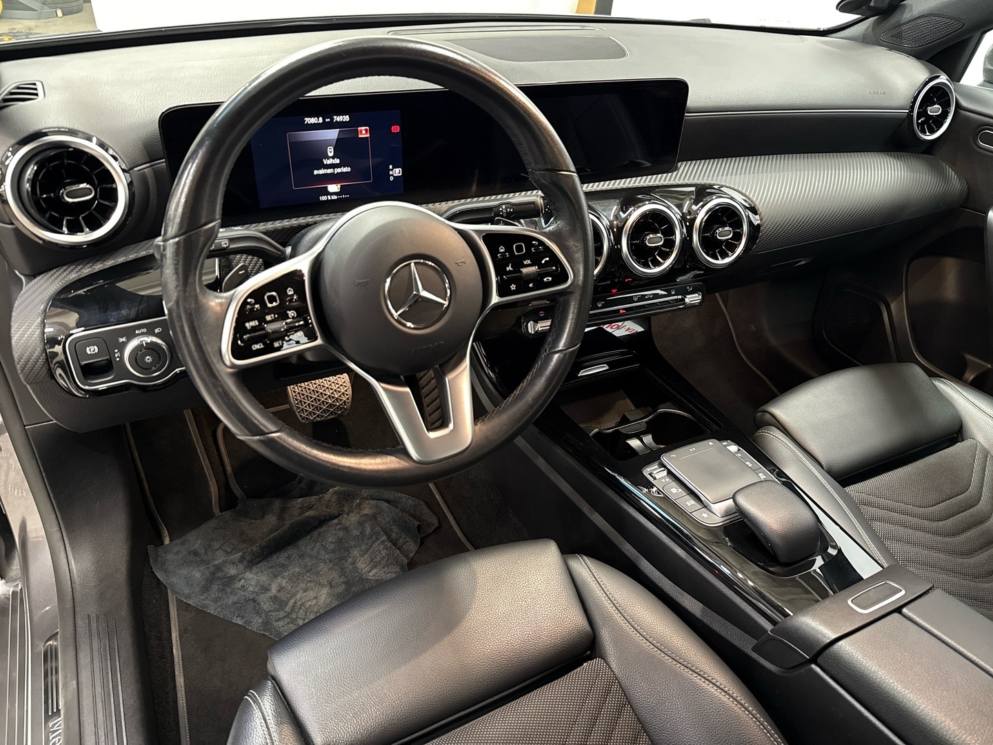 MERCEDES-BENZ A 2022