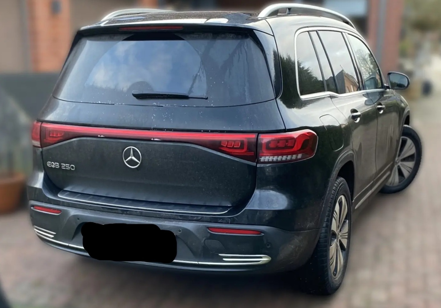 MERCEDES-BENZ EQB 2023