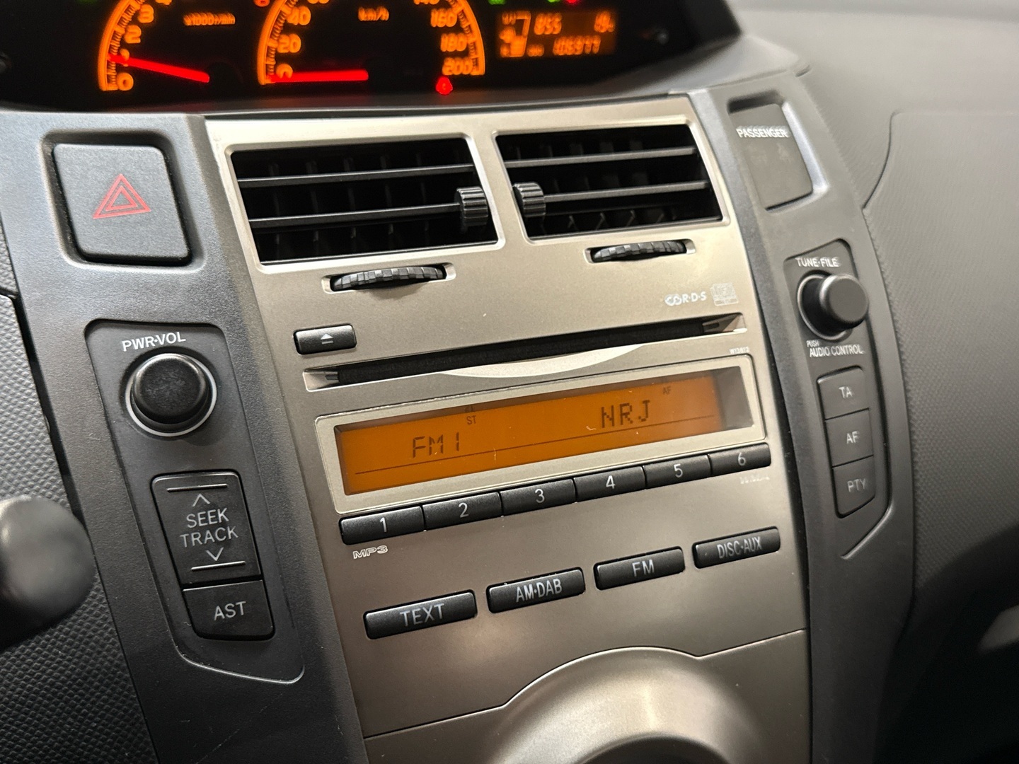 TOYOTA Yaris 2011