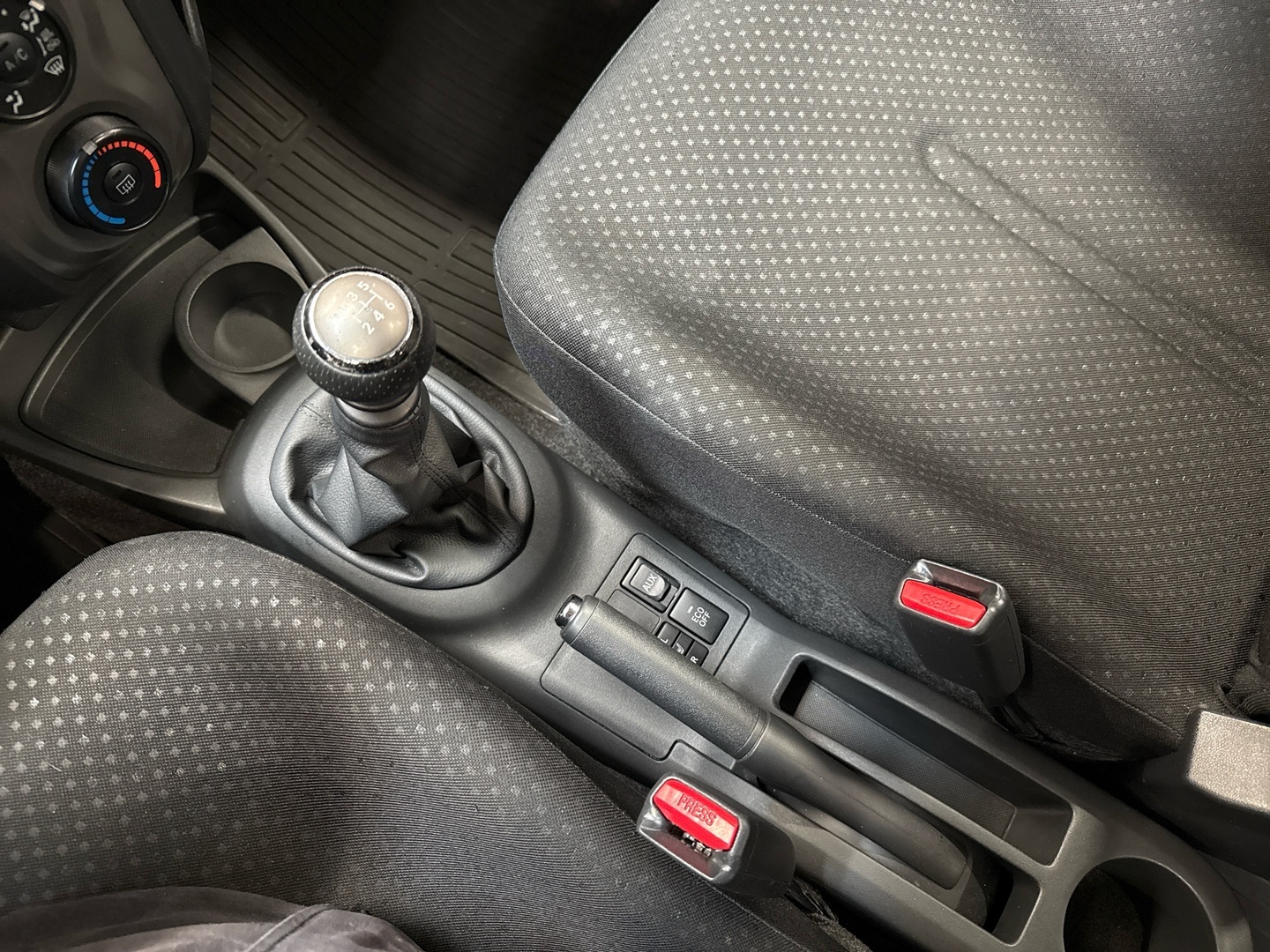 TOYOTA Yaris 2011