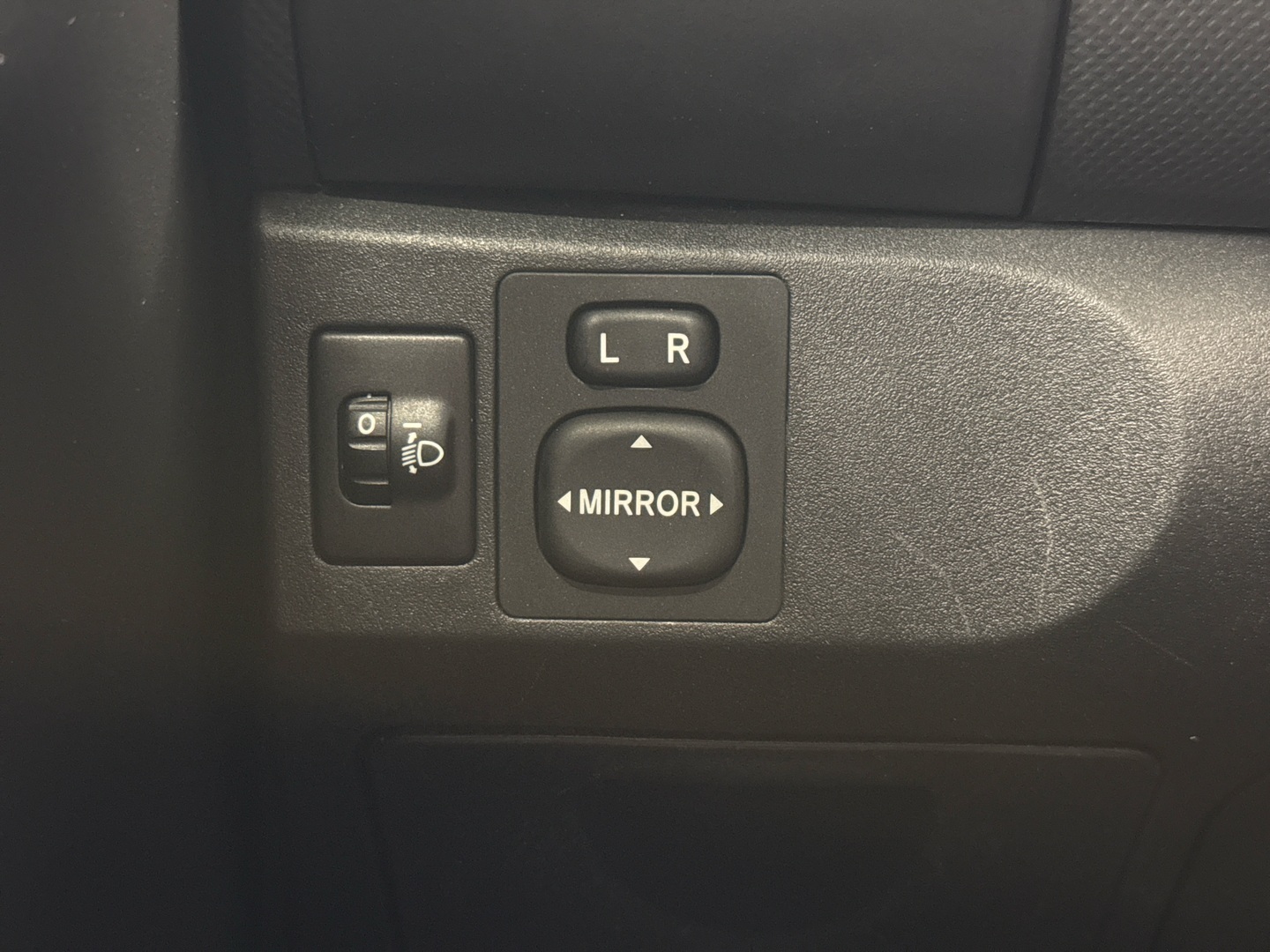 TOYOTA Yaris 2011