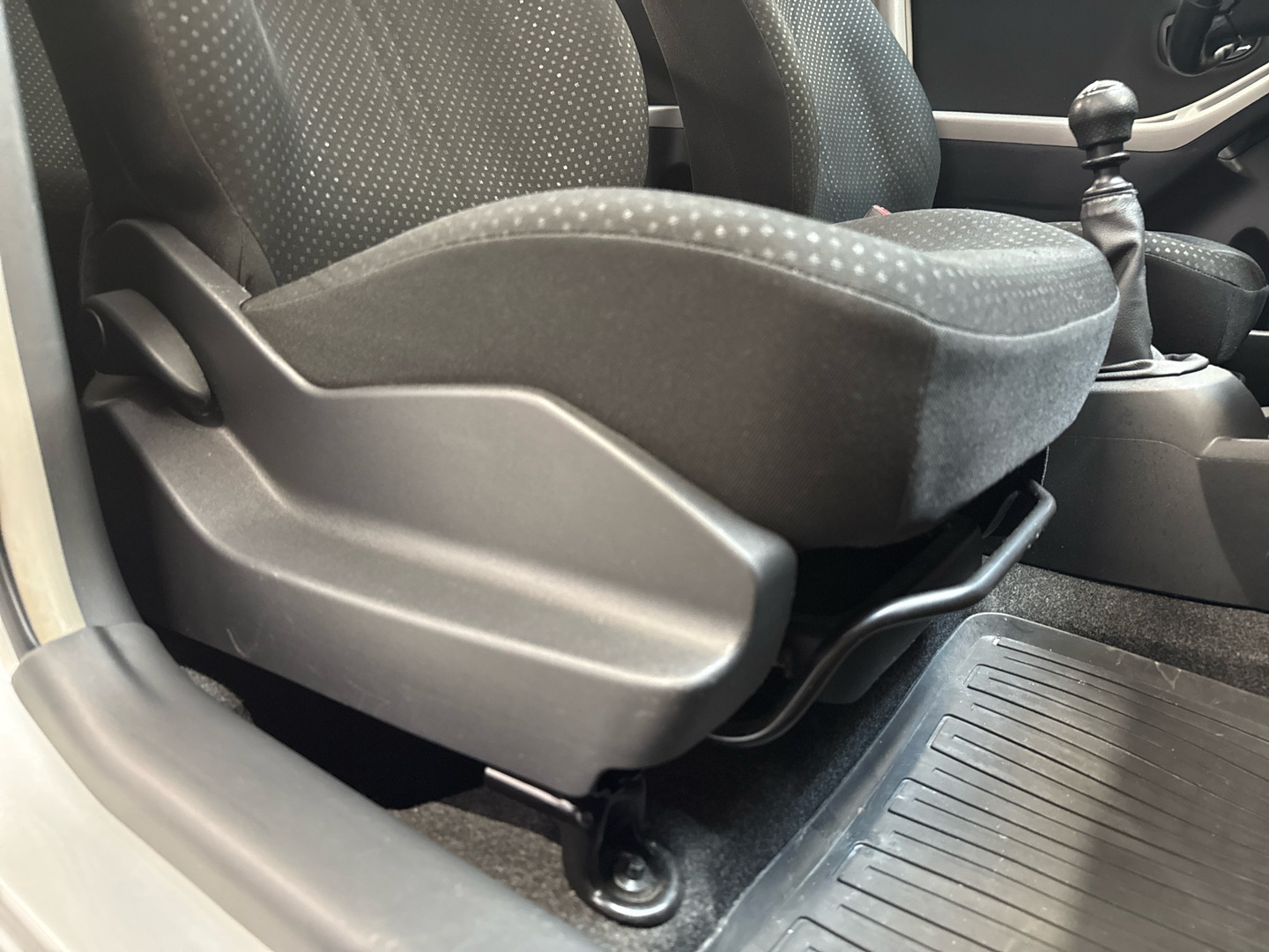 TOYOTA Yaris 2011