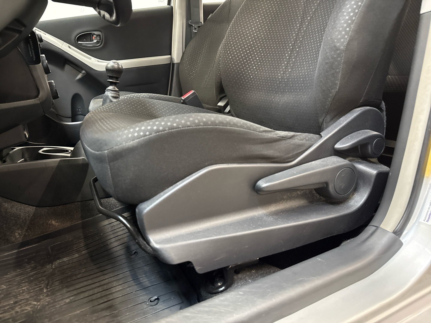 TOYOTA Yaris 2011