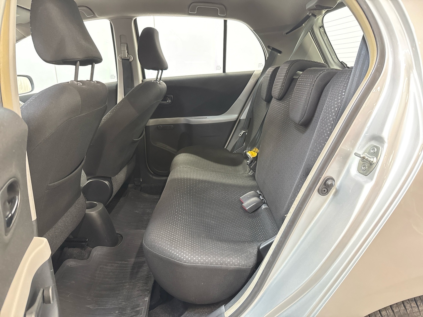 TOYOTA Yaris 2011