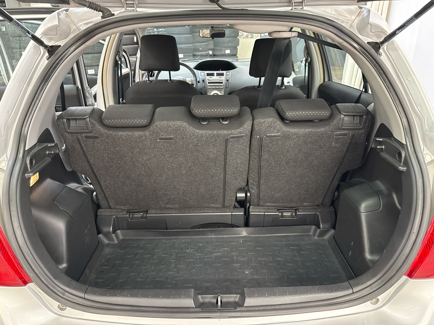 TOYOTA Yaris 2011