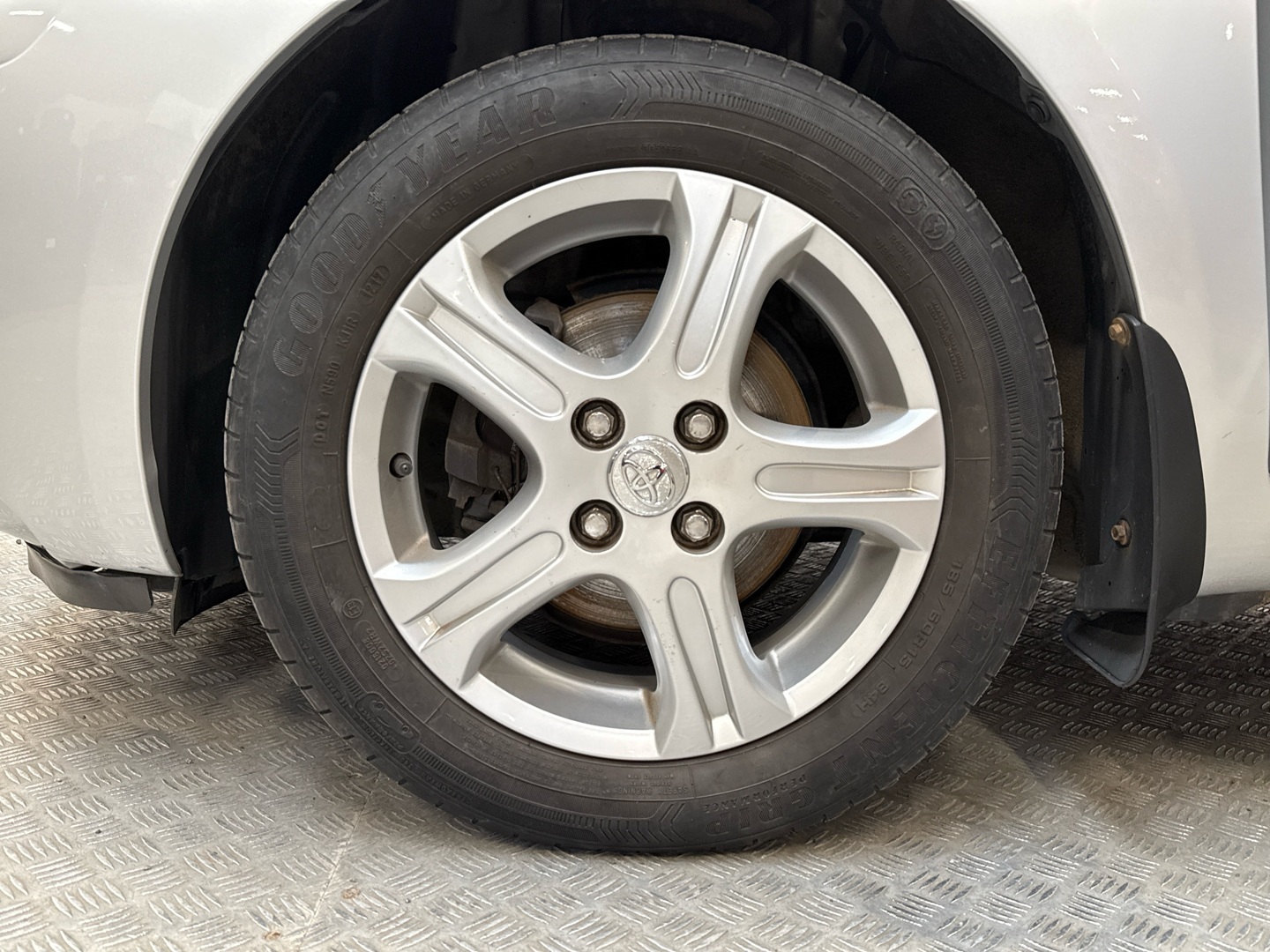 TOYOTA Yaris 2011
