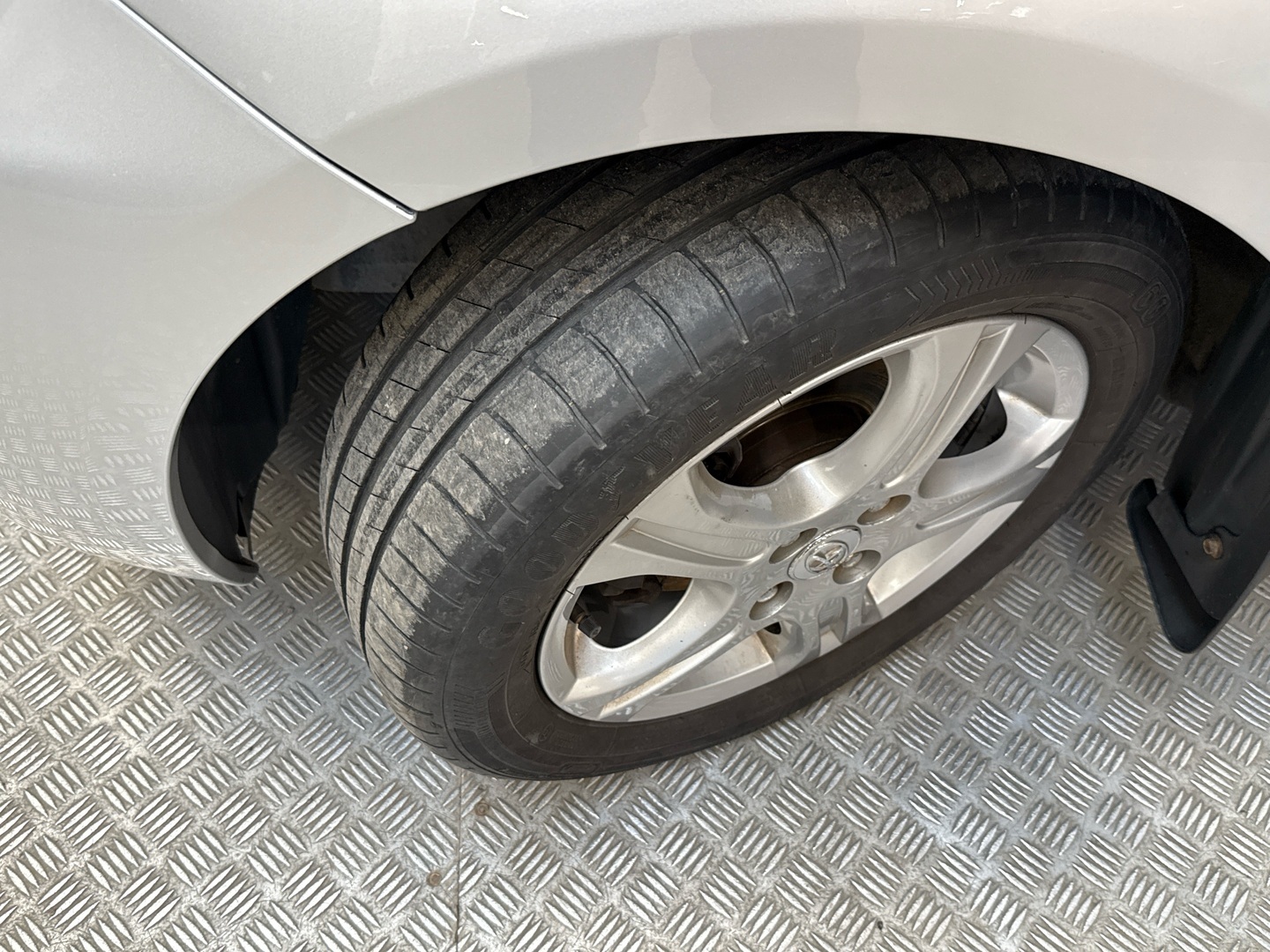 TOYOTA Yaris 2011