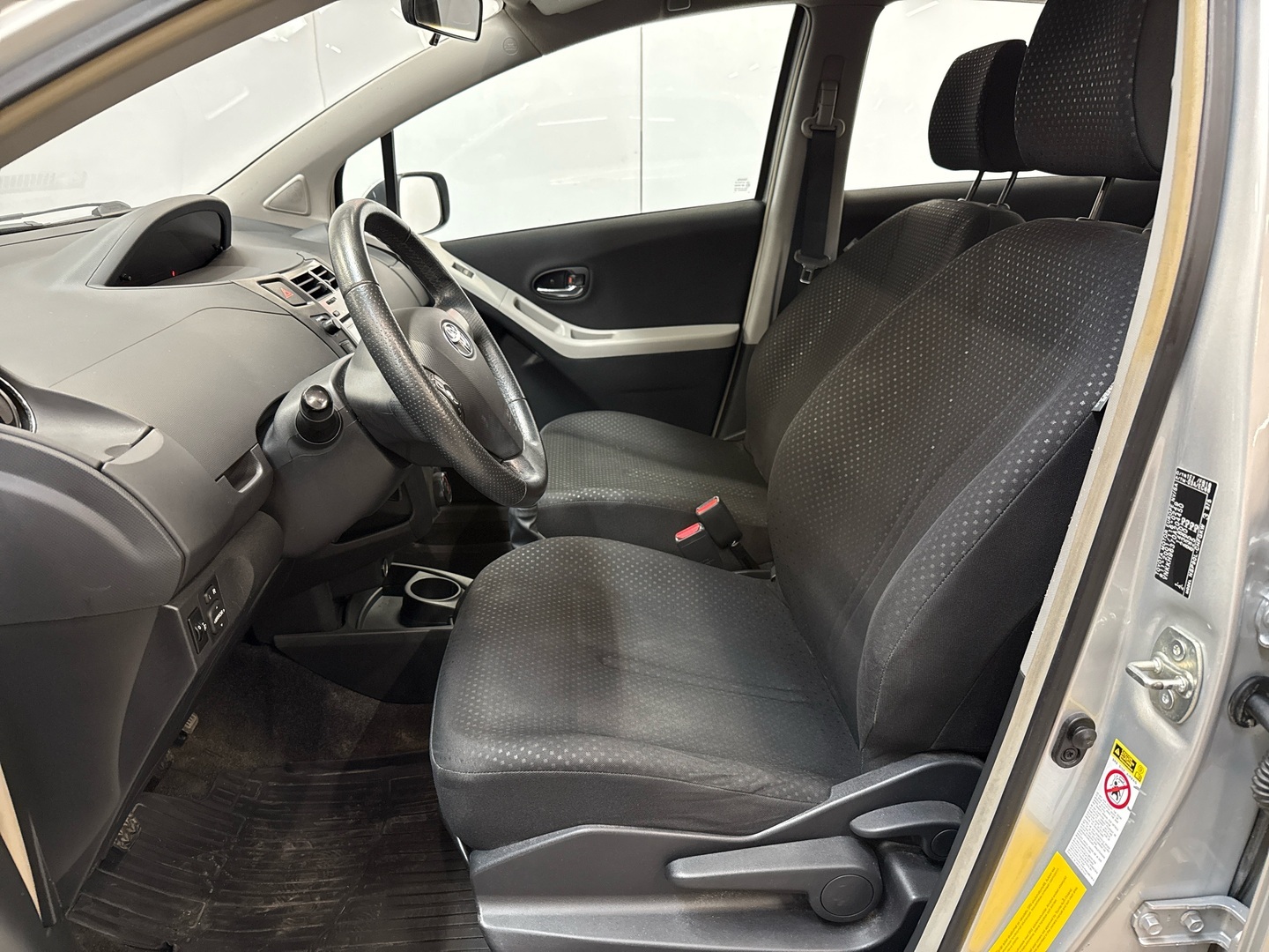 TOYOTA Yaris 2011