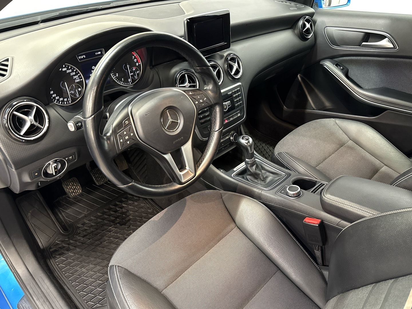 MERCEDES-BENZ A 2013