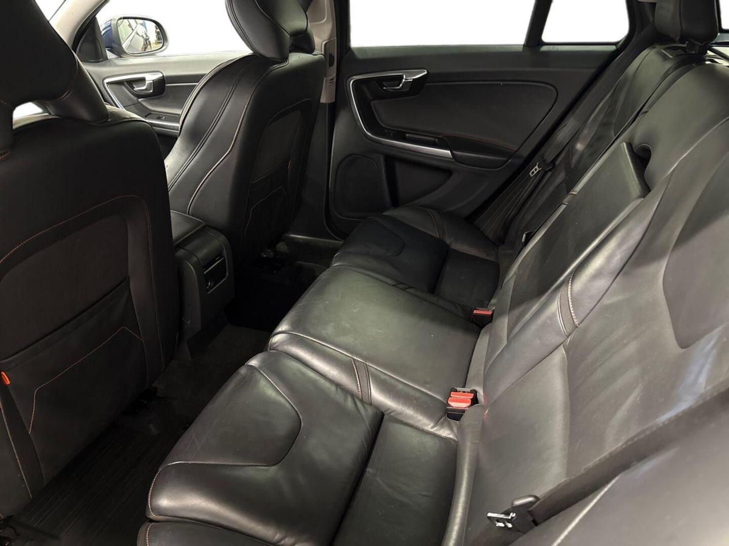 VOLVO V60 10
