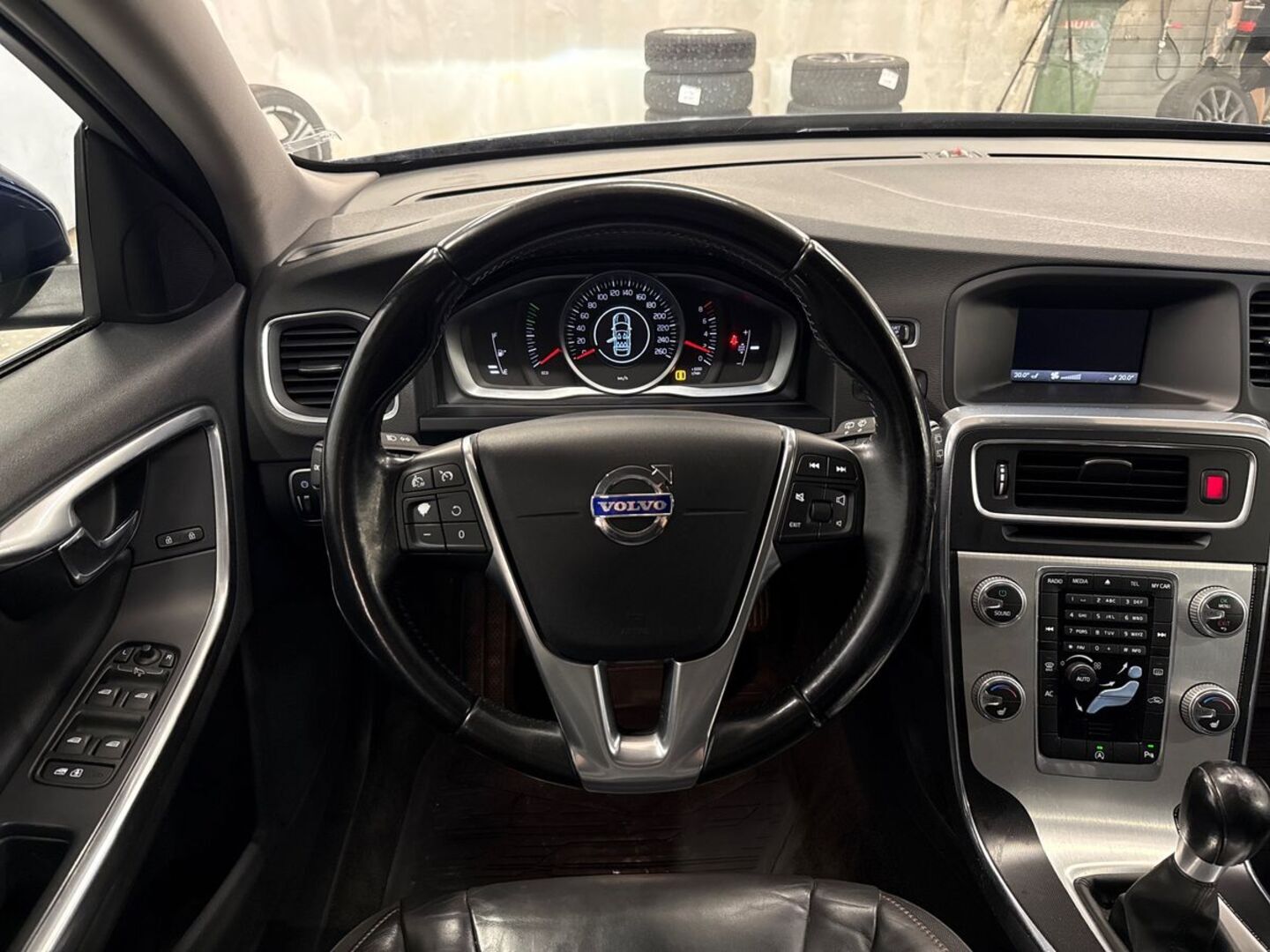 VOLVO V60 19