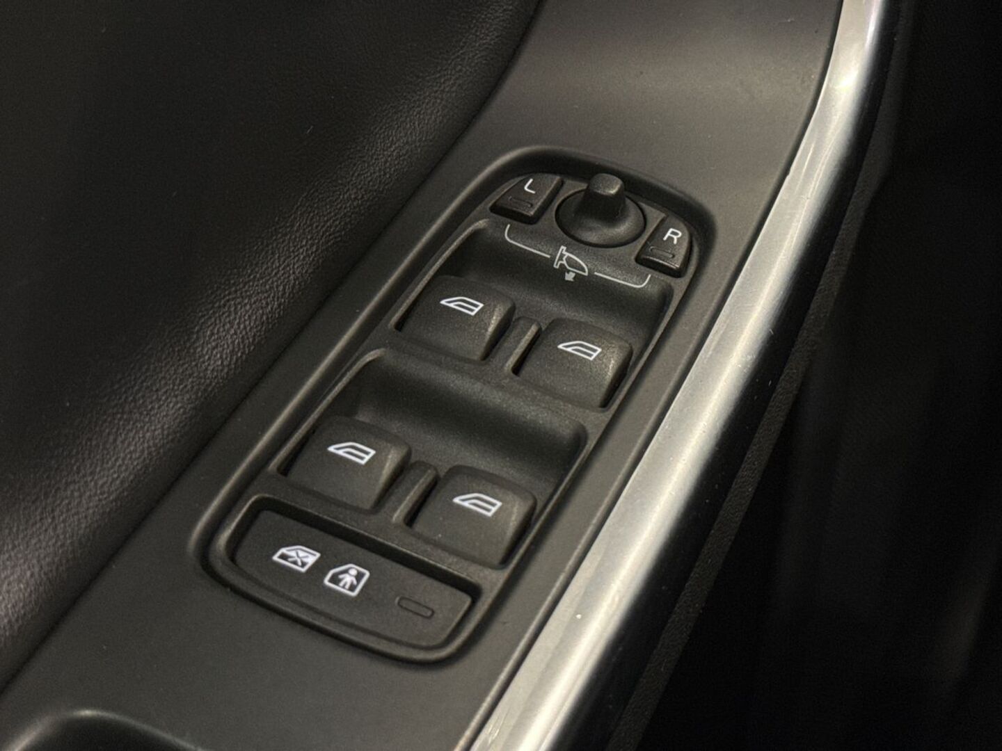 VOLVO V60 27