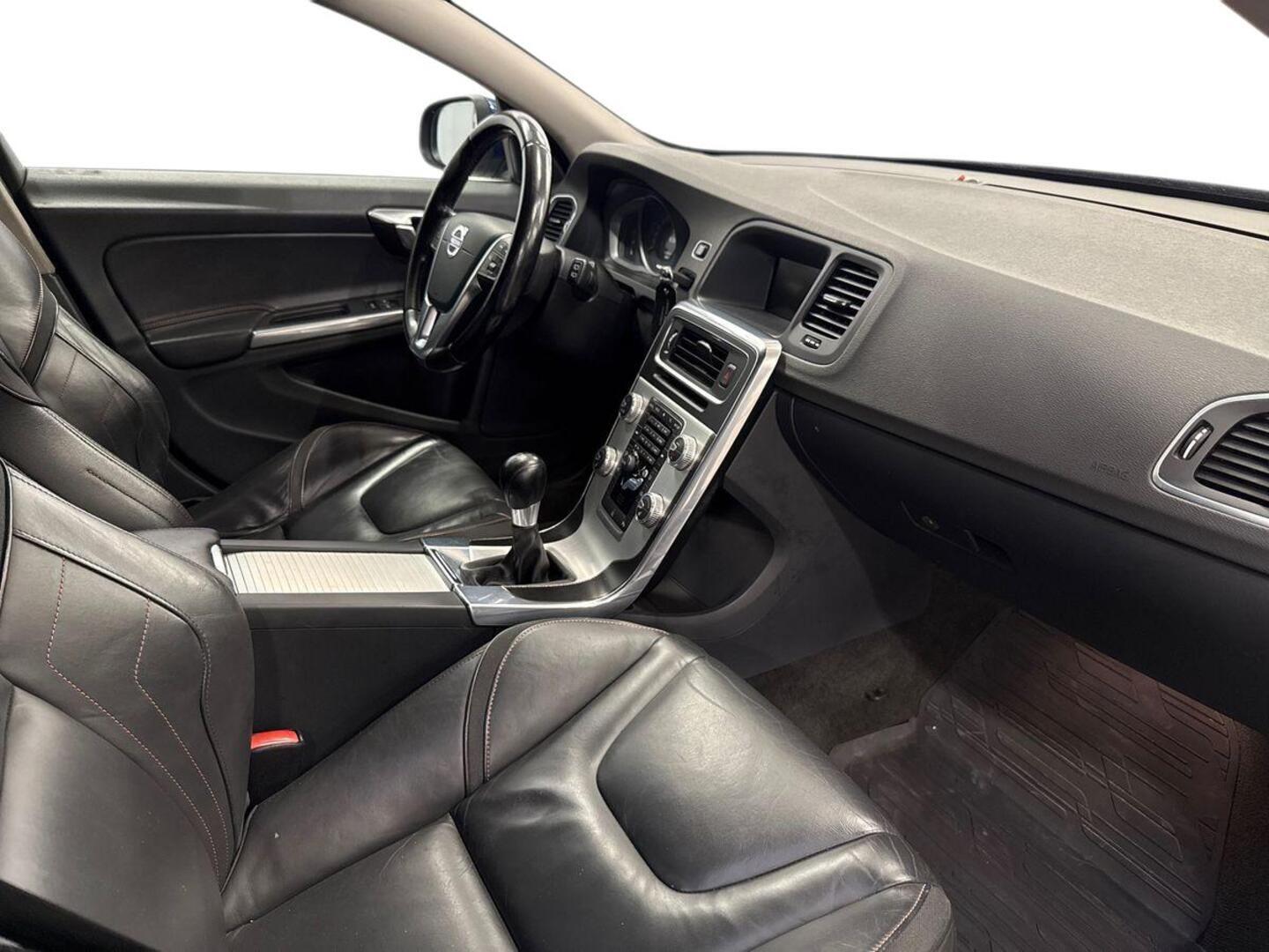 VOLVO V60 9