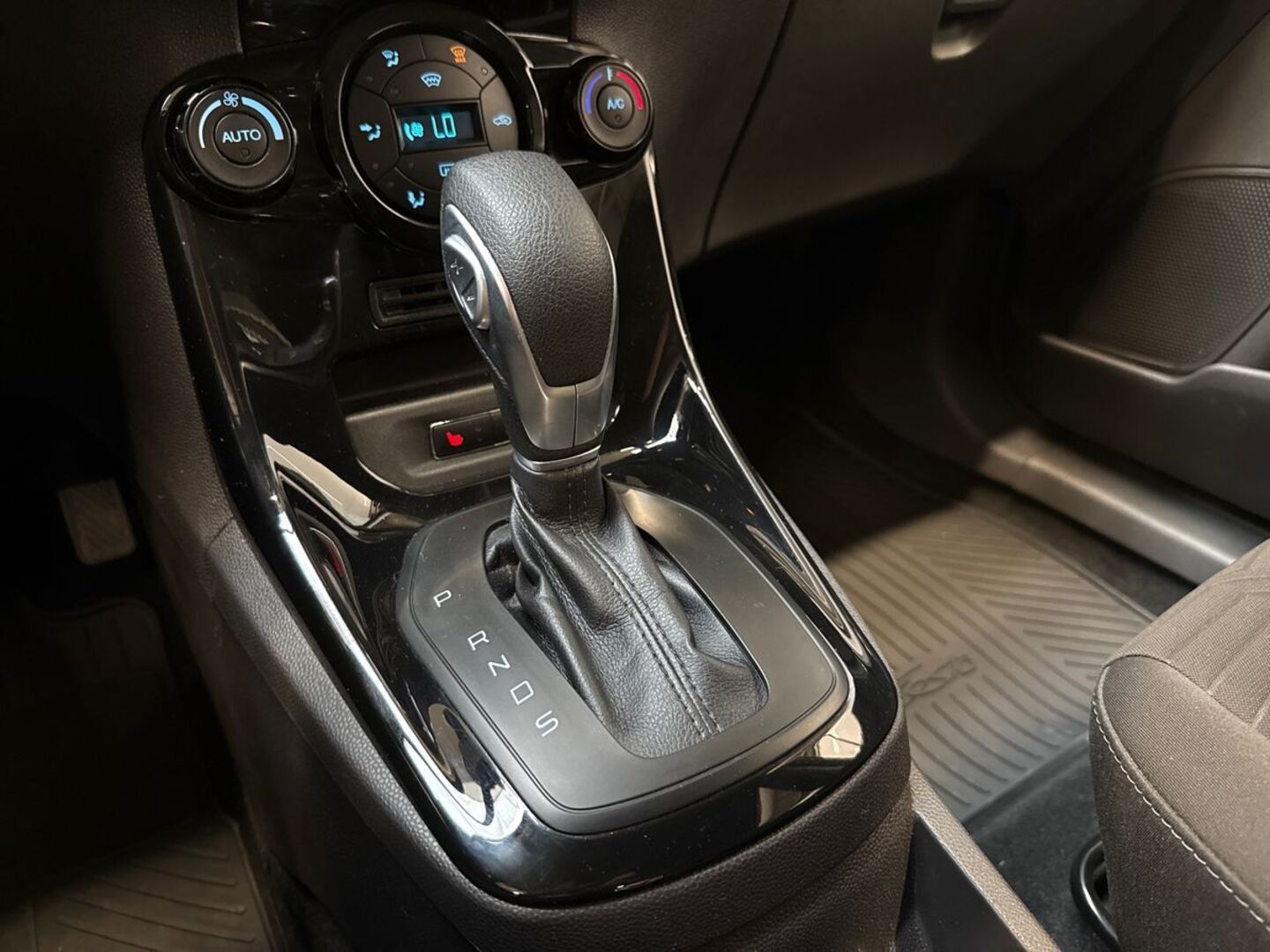 FORD Fiesta 2015