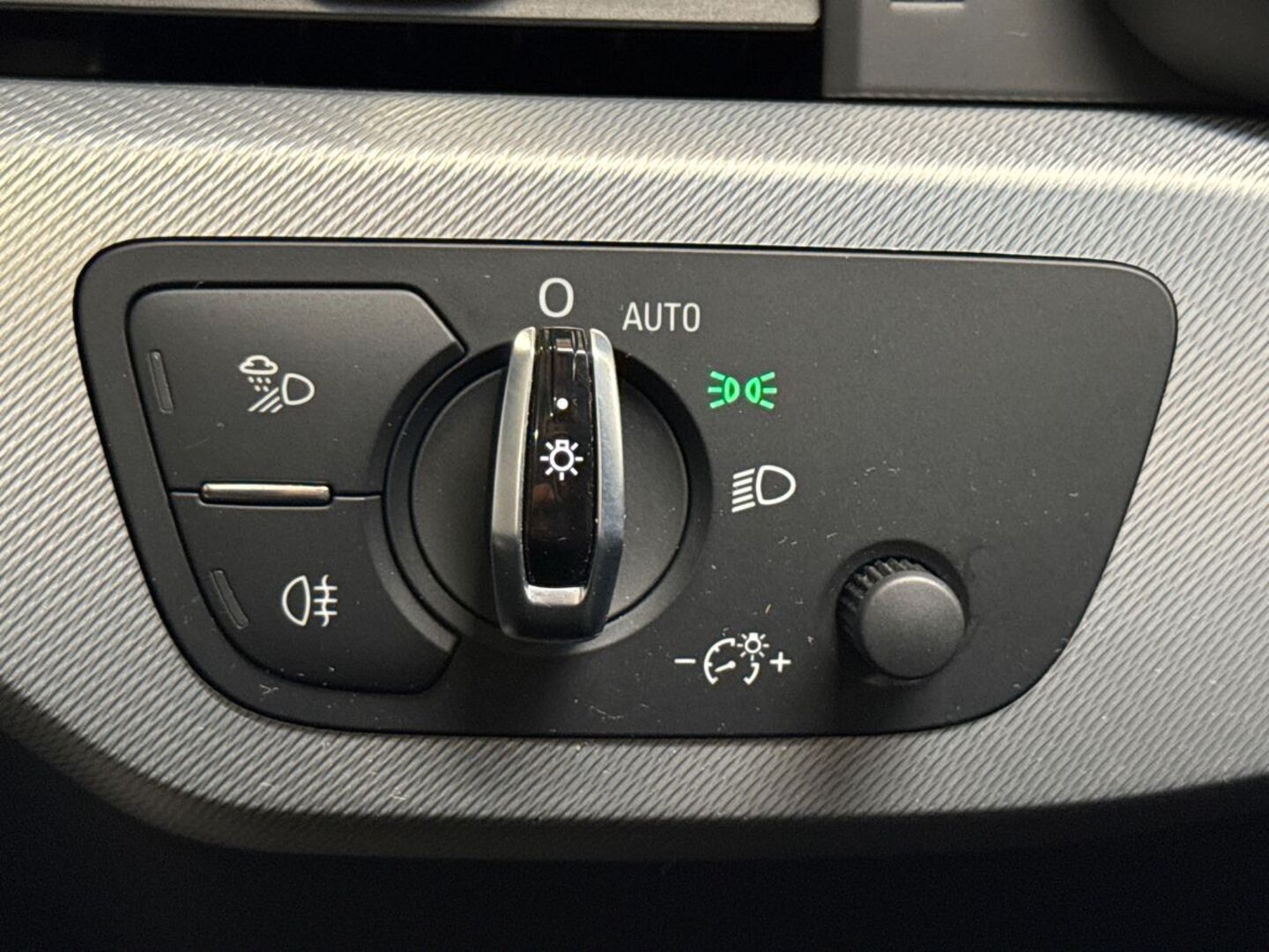 AUDI A4 2016