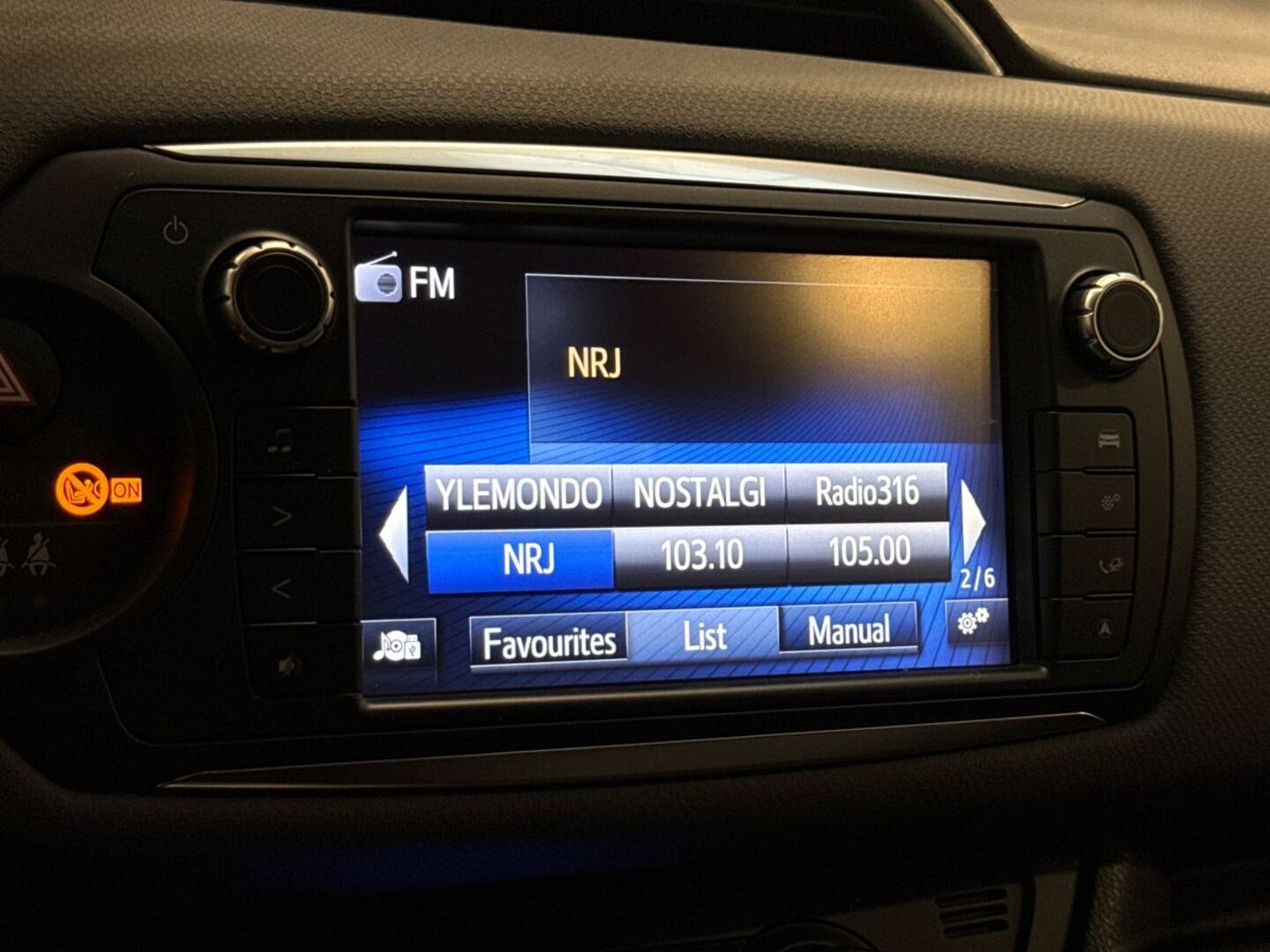 TOYOTA Yaris 2016