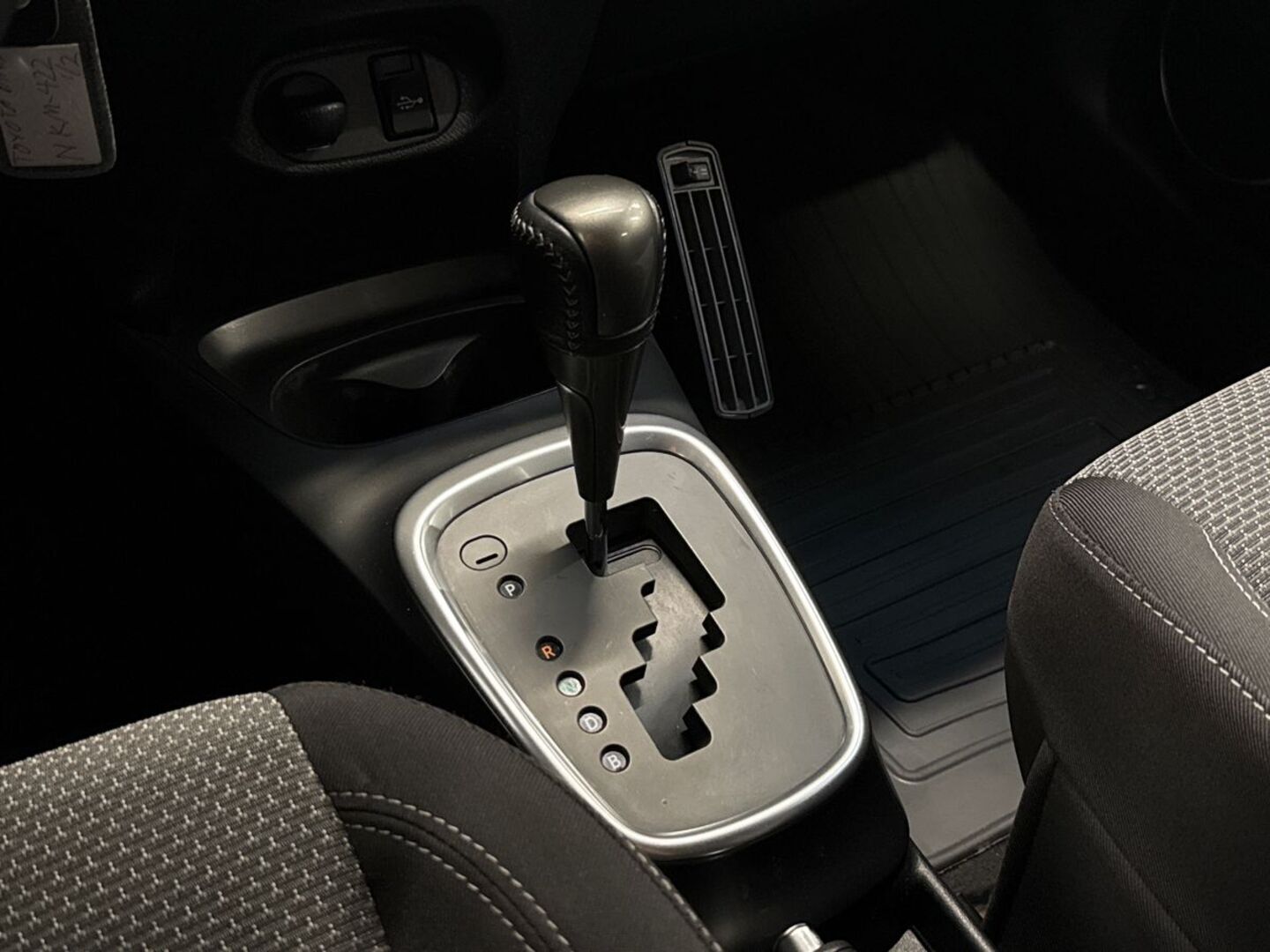 TOYOTA Yaris 2016