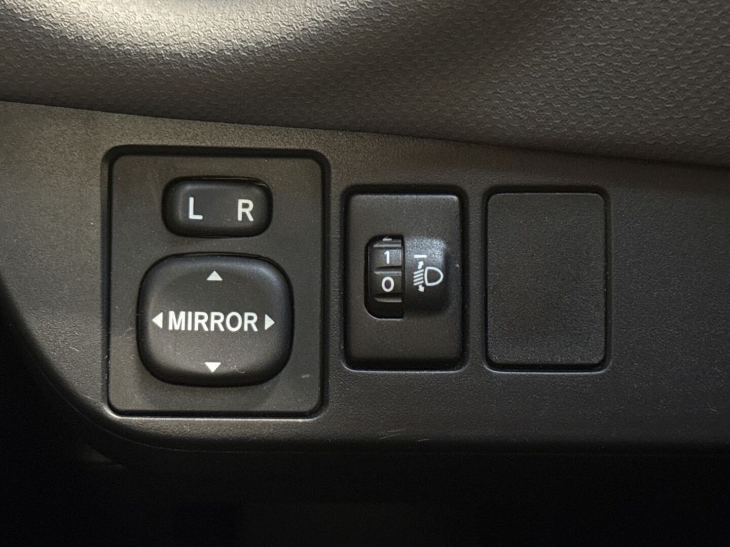 TOYOTA Yaris 2016