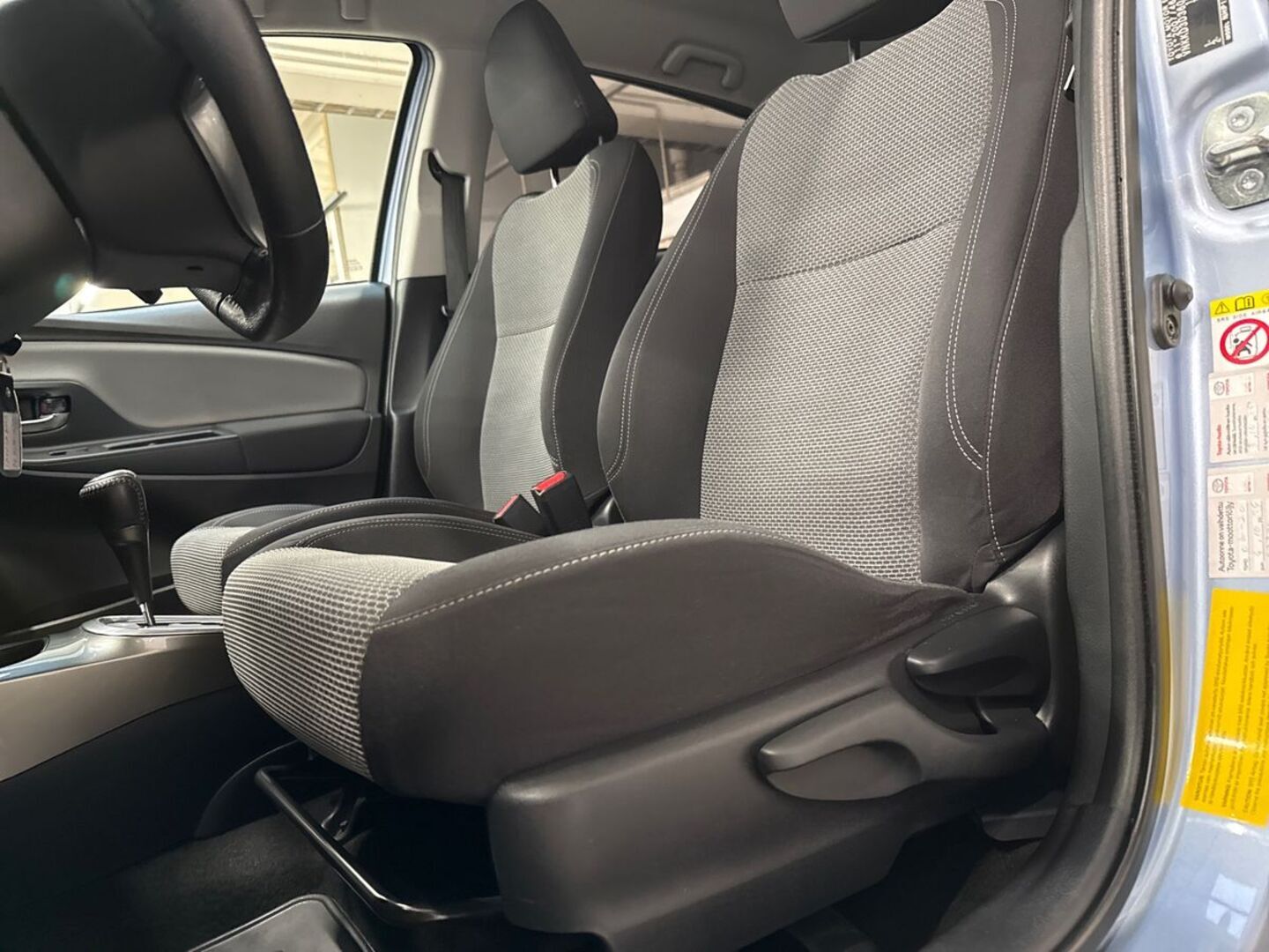 TOYOTA Yaris 2016