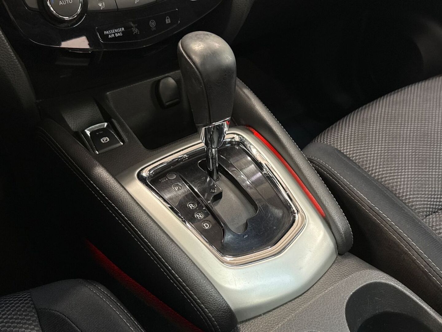 NISSAN Qashqai 2017